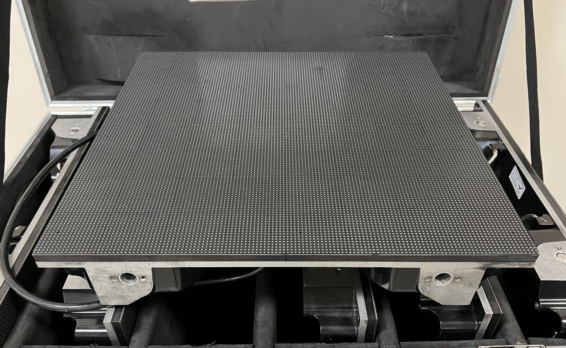 Digi LED HRI3900 kit - 120 LED tiles housed in 20 wheeled flight cases - see description for details - Image 29 of 196