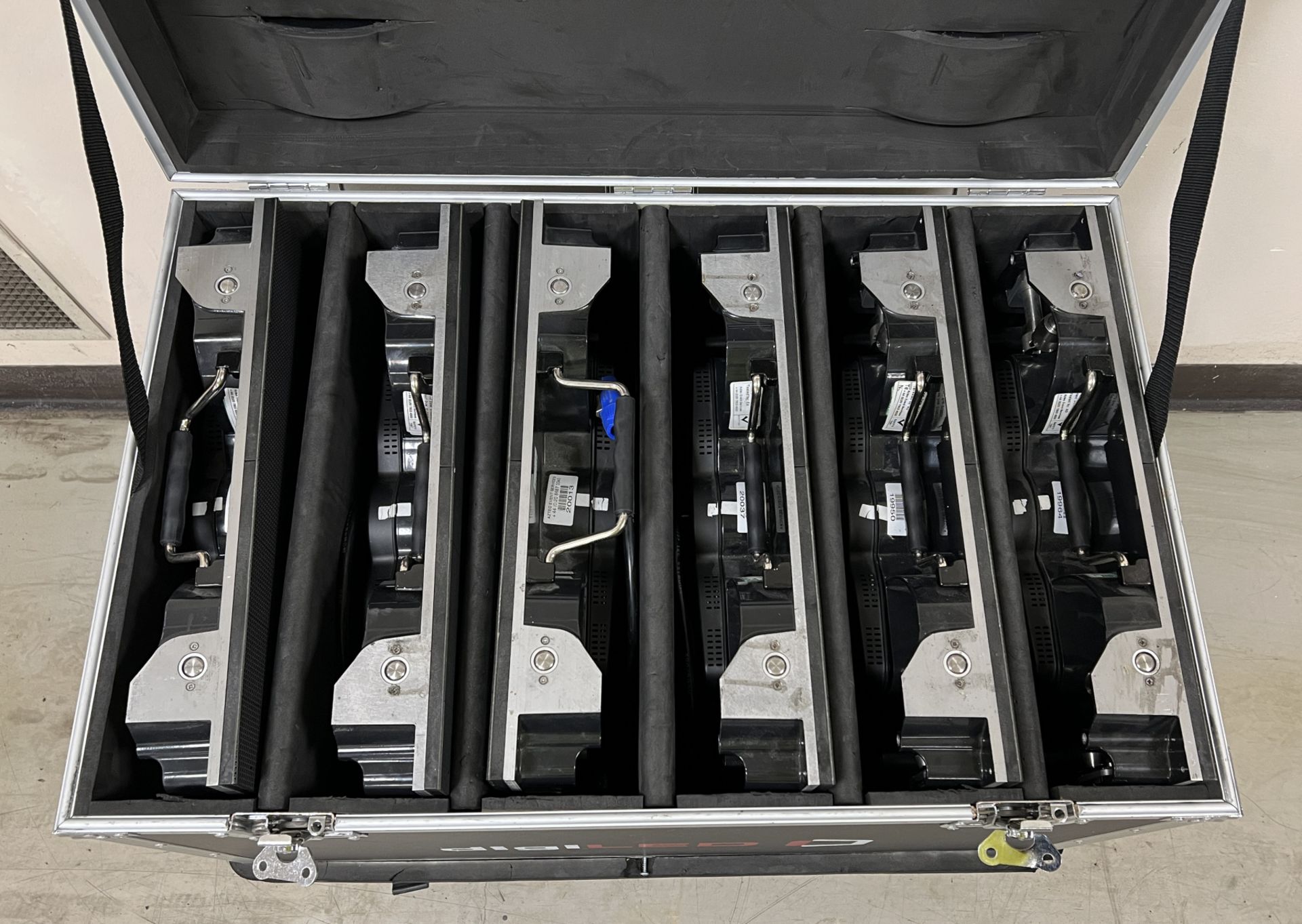 Digi LED HRI3900 kit - 120 LED tiles housed in 20 wheeled flight cases - see description for details - Image 11 of 196