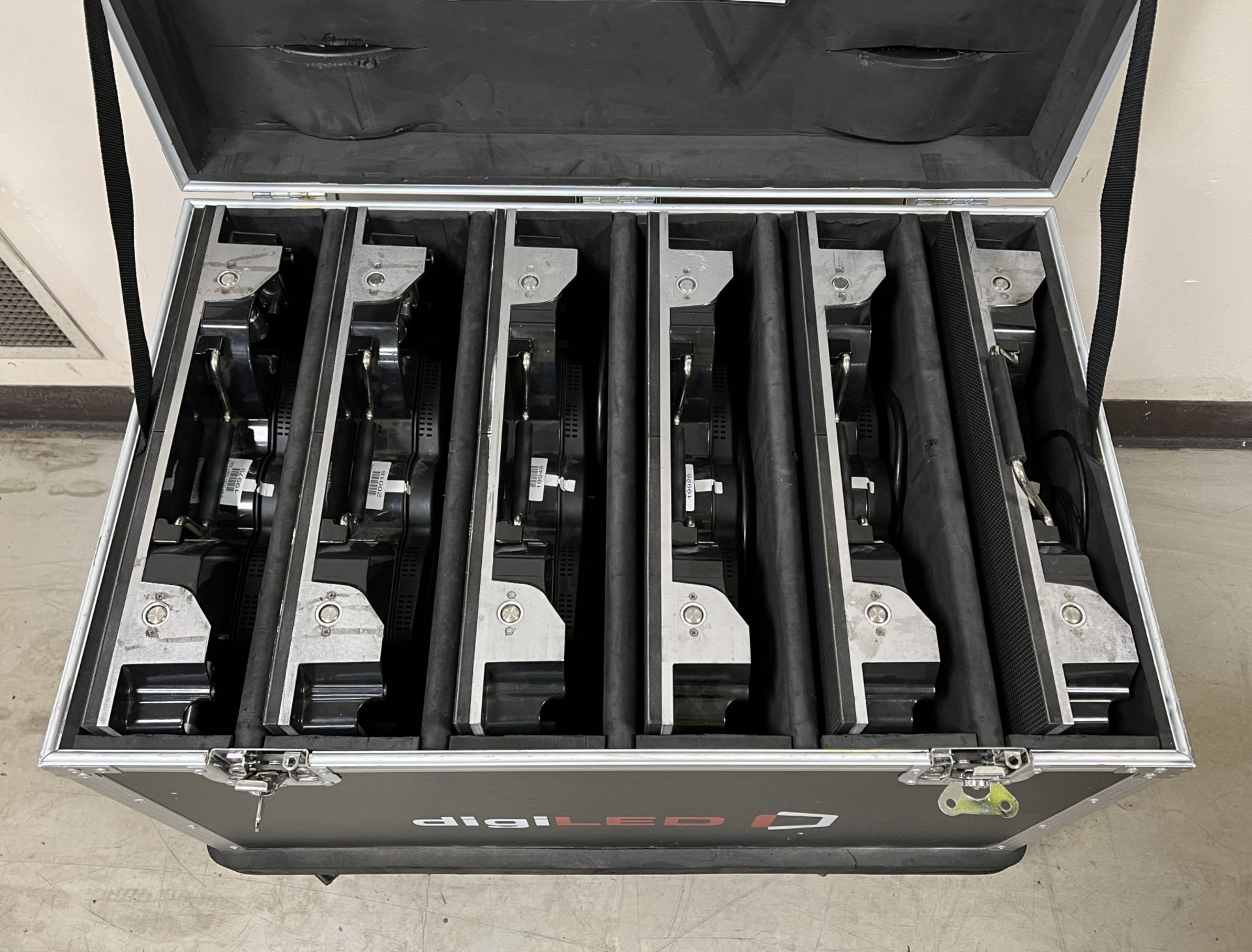 Digi LED HRI3900 kit - 120 LED tiles housed in 20 wheeled flight cases - see description for details - Image 82 of 196