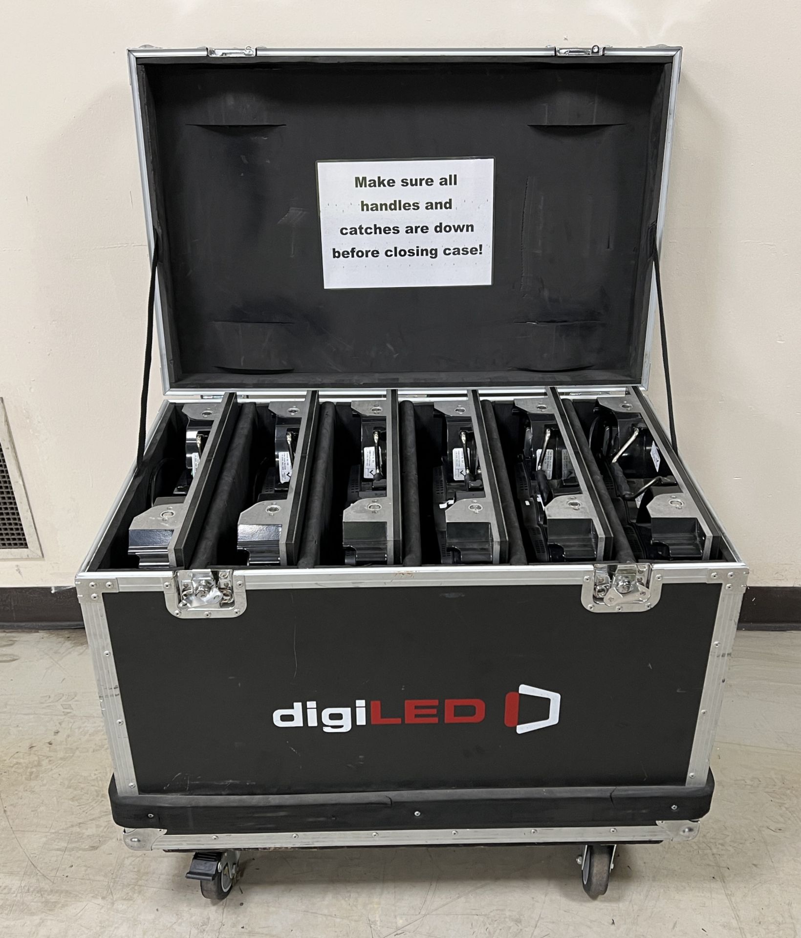 Digi LED HRI3900 kit - 120 LED tiles housed in 20 wheeled flight cases - see description for details - Image 27 of 196