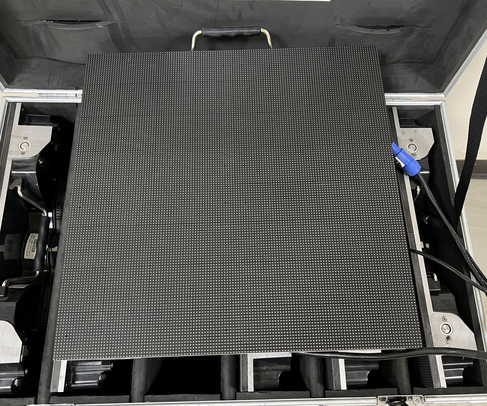 Digi LED HRI3900 kit - 120 LED tiles housed in 20 wheeled flight cases - see description for details - Image 22 of 196