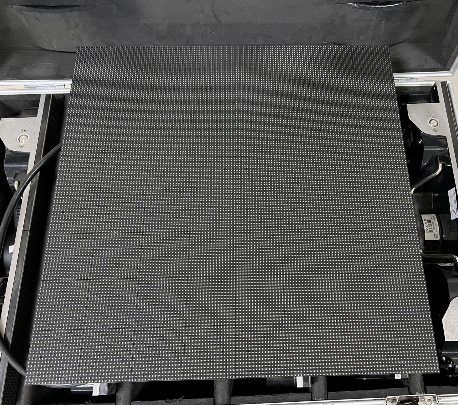 Digi LED HRI3900 kit - 120 LED tiles housed in 20 wheeled flight cases - see description for details - Image 28 of 196