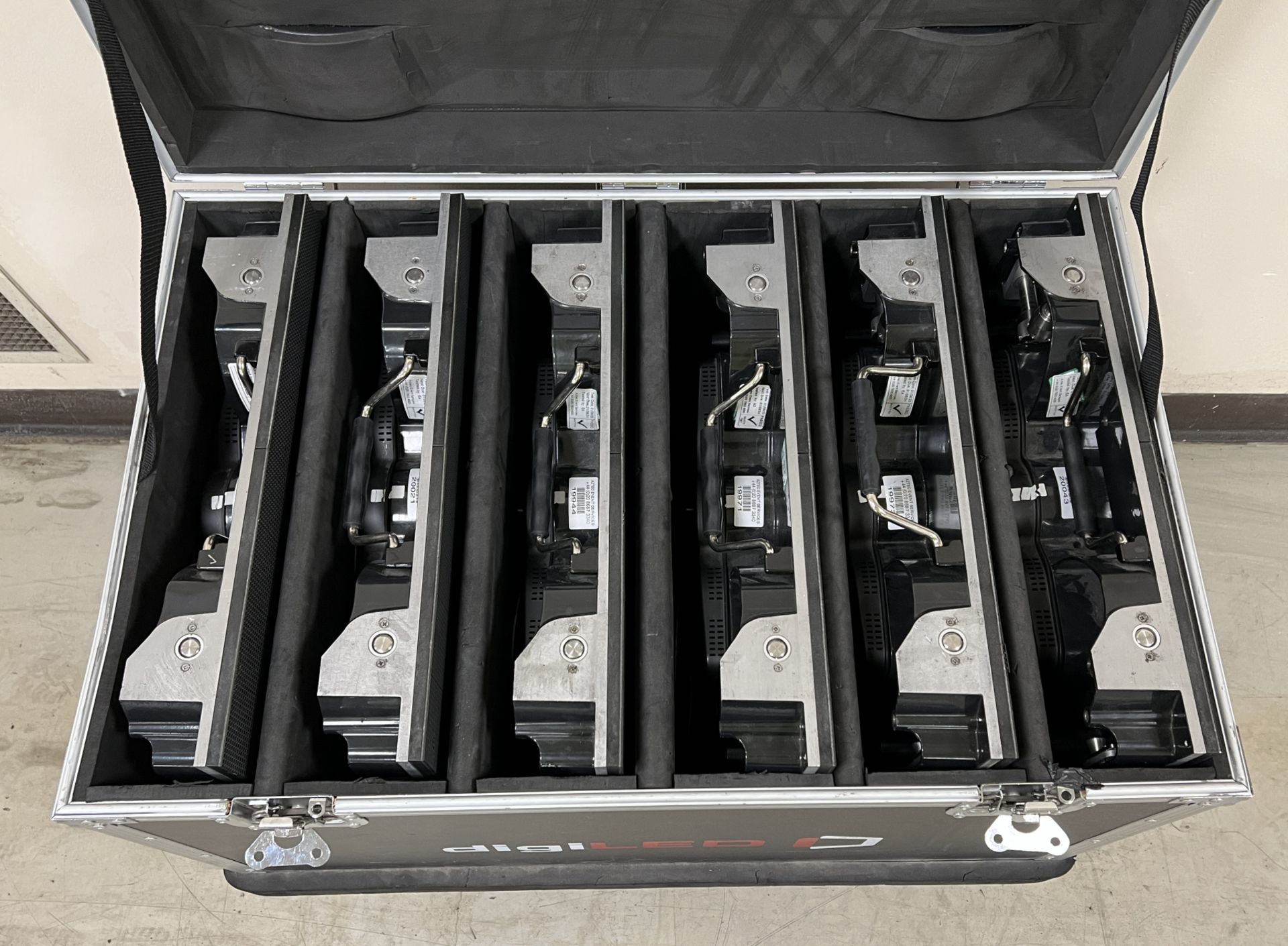 Digi LED HRI3900 kit - 120 LED tiles housed in 20 wheeled flight cases - see description for details - Image 89 of 196