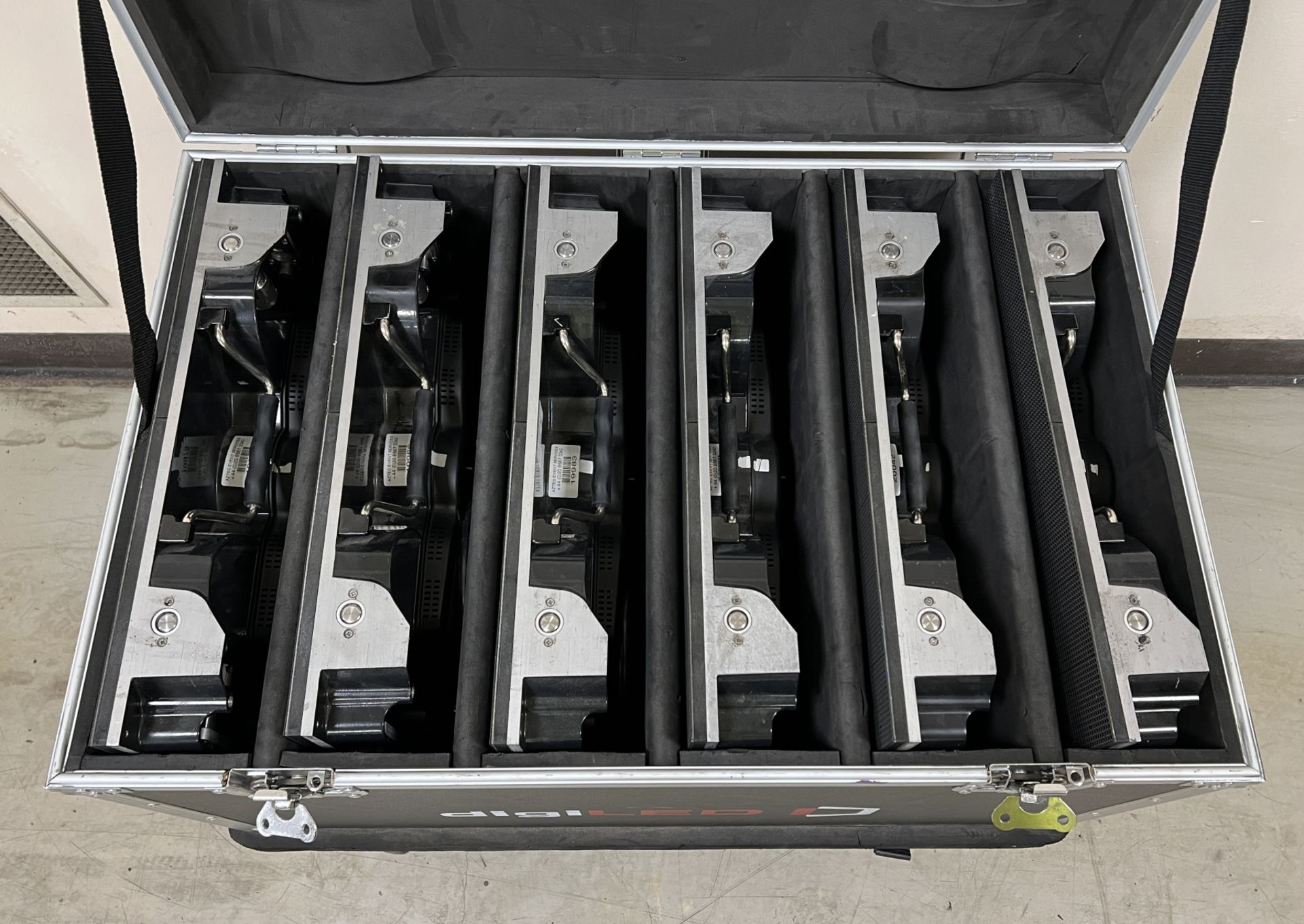 Digi LED HRI3900 kit - 120 LED tiles housed in 20 wheeled flight cases - see description for details - Image 21 of 196