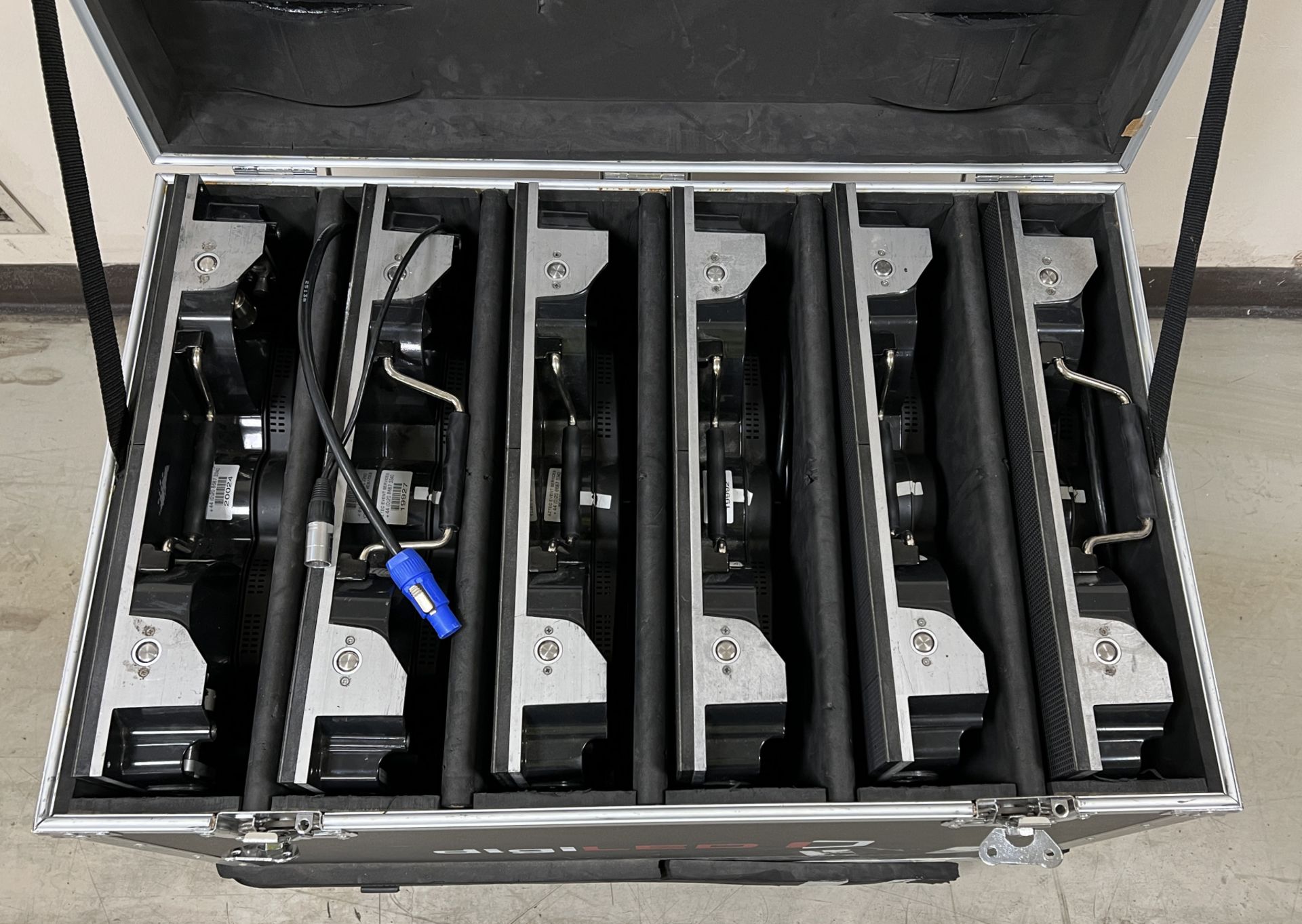 Digi LED HRI3900 kit - 120 LED tiles housed in 20 wheeled flight cases - see description for details - Image 46 of 196