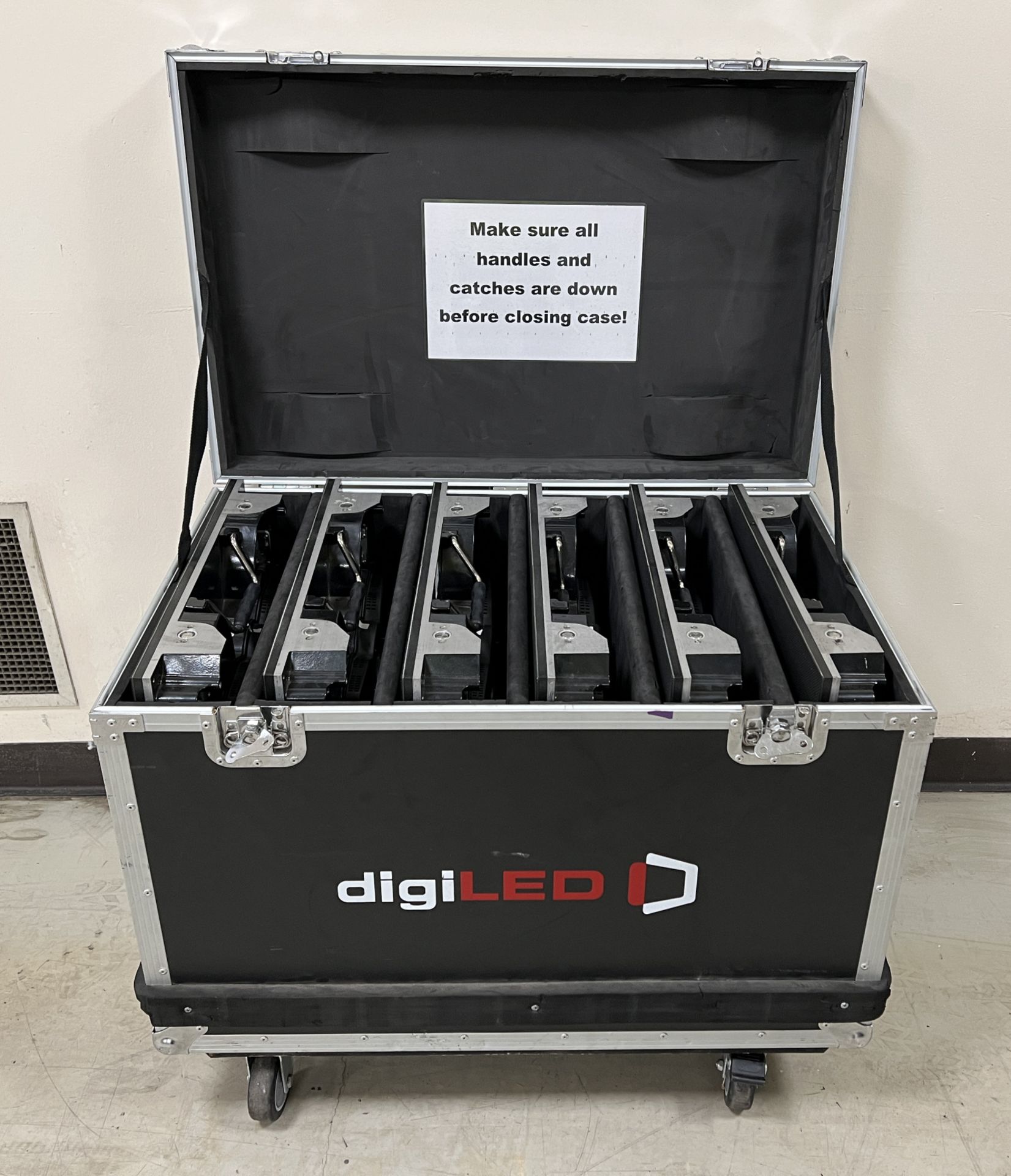 Digi LED HRI3900 kit - 120 LED tiles housed in 20 wheeled flight cases - see description for details - Image 20 of 196