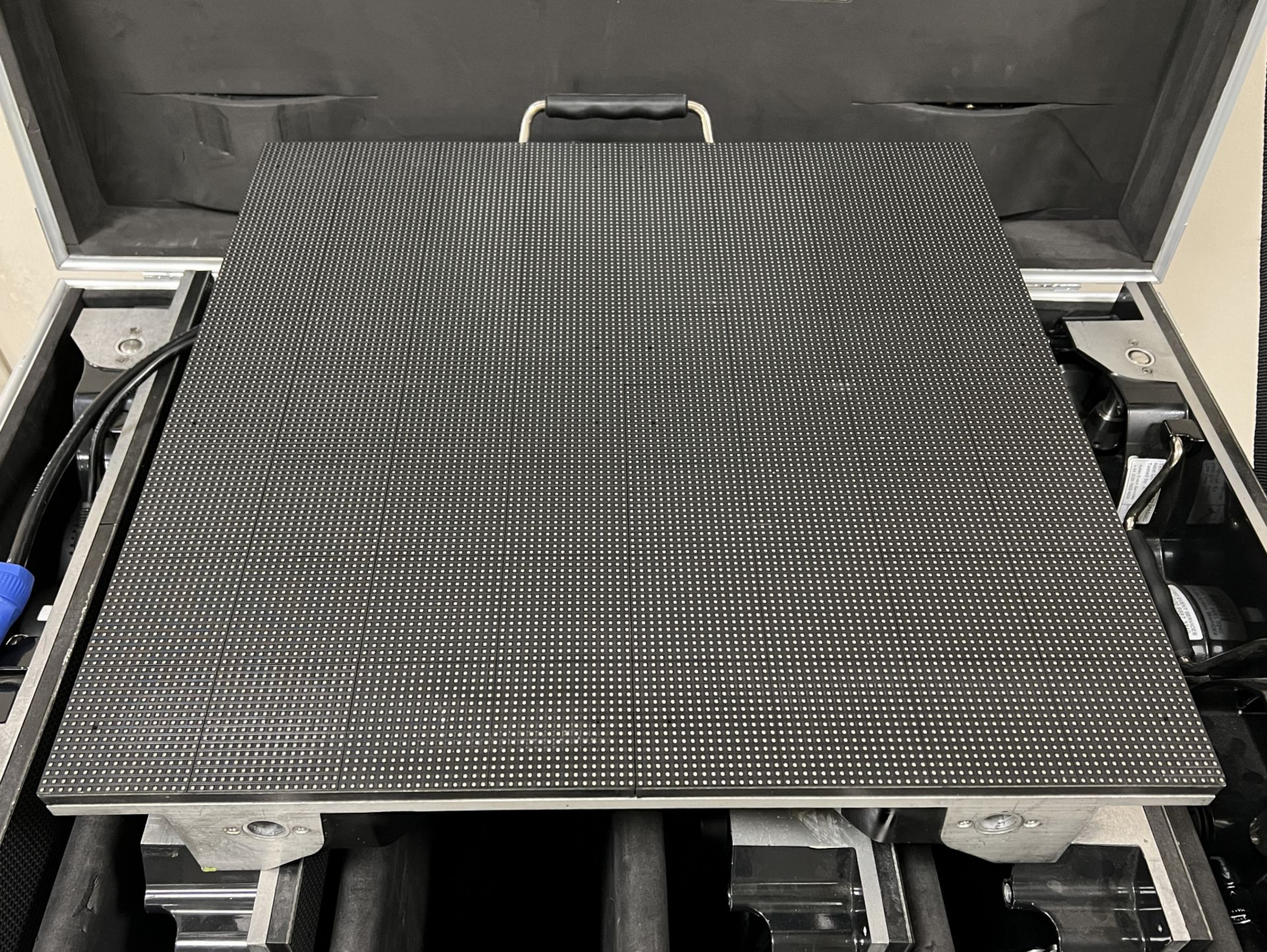 Digi LED HRI3900 kit - 120 LED tiles housed in 20 wheeled flight cases - see description for details - Image 41 of 196