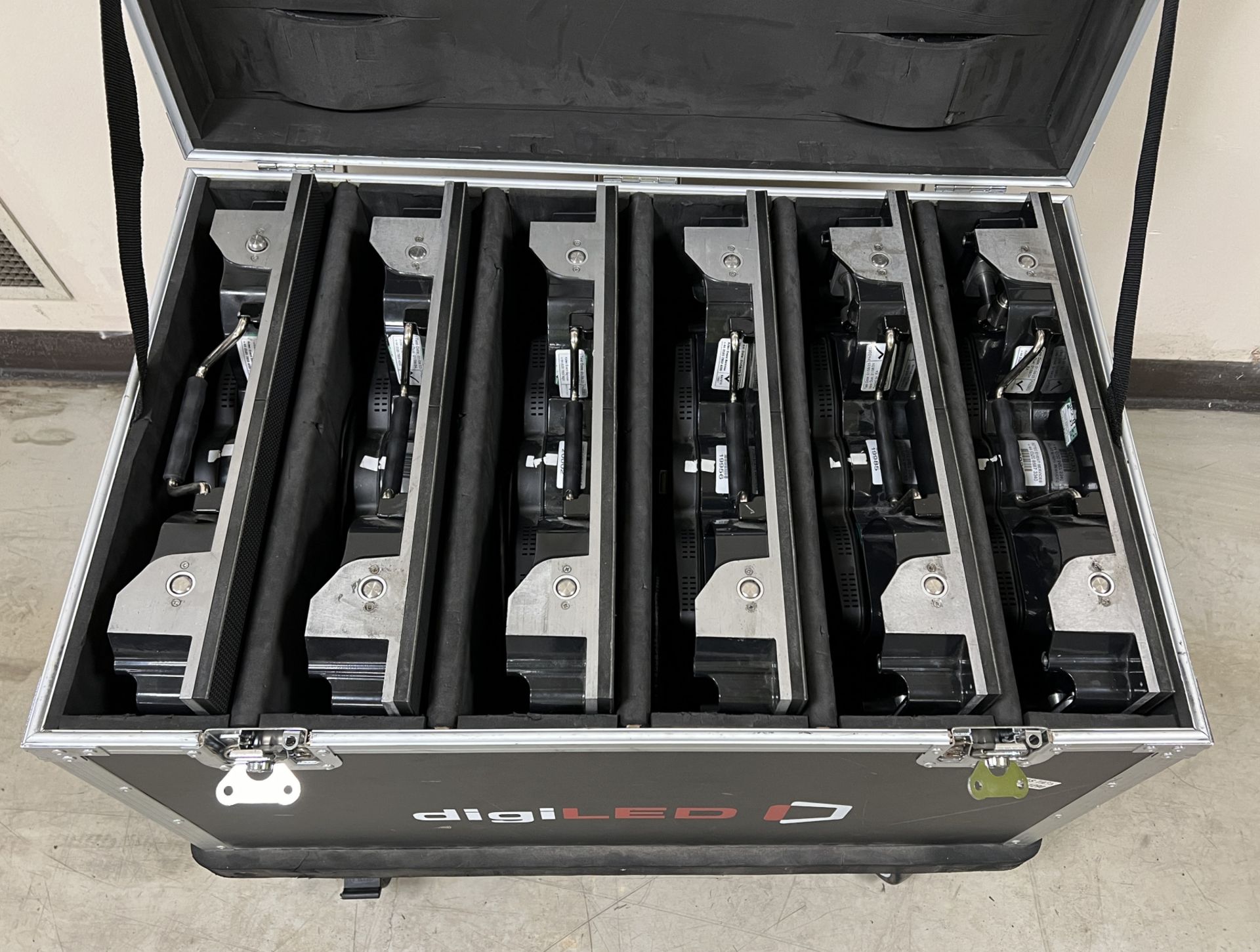 Digi LED HRI3900 kit - 120 LED tiles housed in 20 wheeled flight cases - see description for details - Image 135 of 196