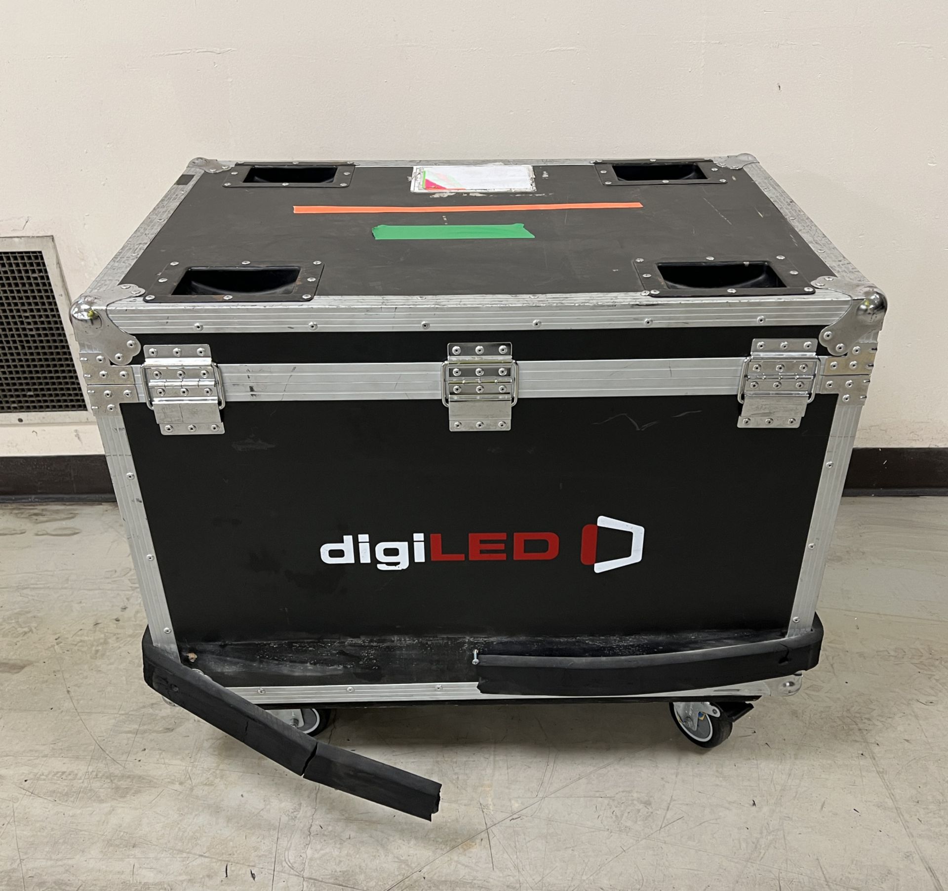 Digi LED HRI3900 kit - 120 LED tiles housed in 20 wheeled flight cases - see description for details - Image 25 of 196