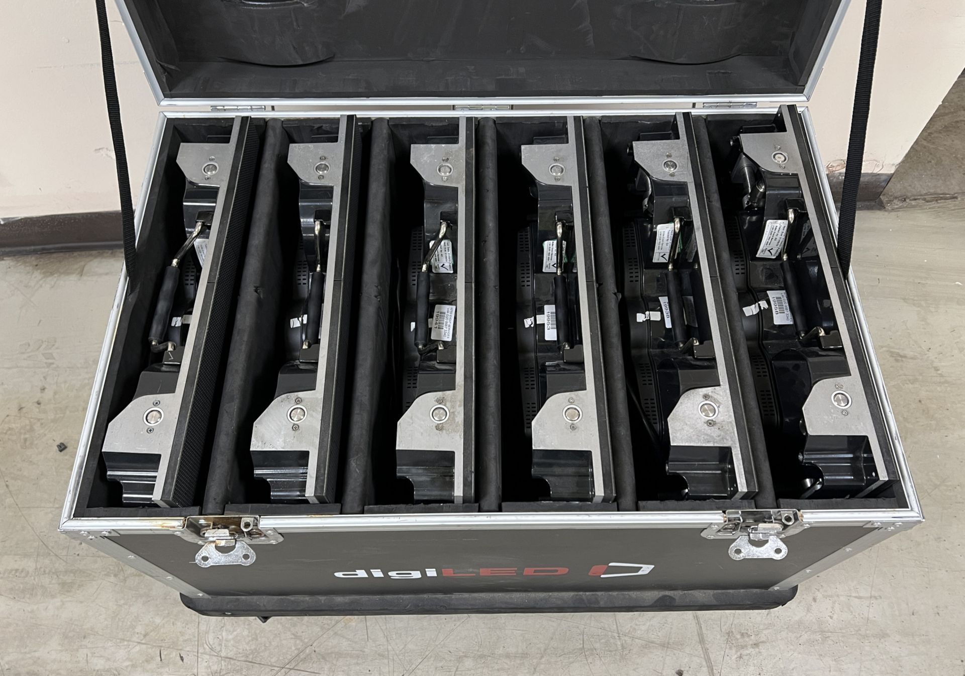 Digi LED HRI3900 kit - 120 LED tiles housed in 20 wheeled flight cases - see description for details - Image 127 of 196