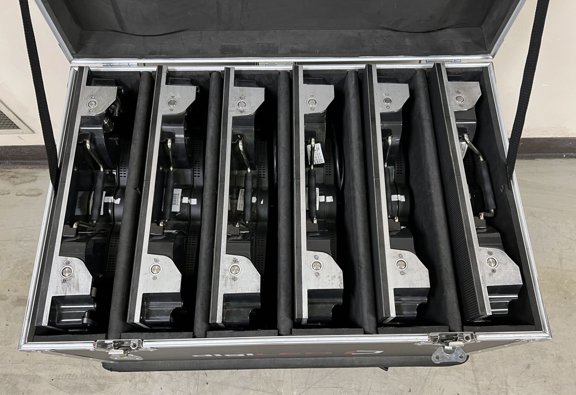 Digi LED HRI3900 kit - 120 LED tiles housed in 20 wheeled flight cases - see description for details - Image 98 of 196