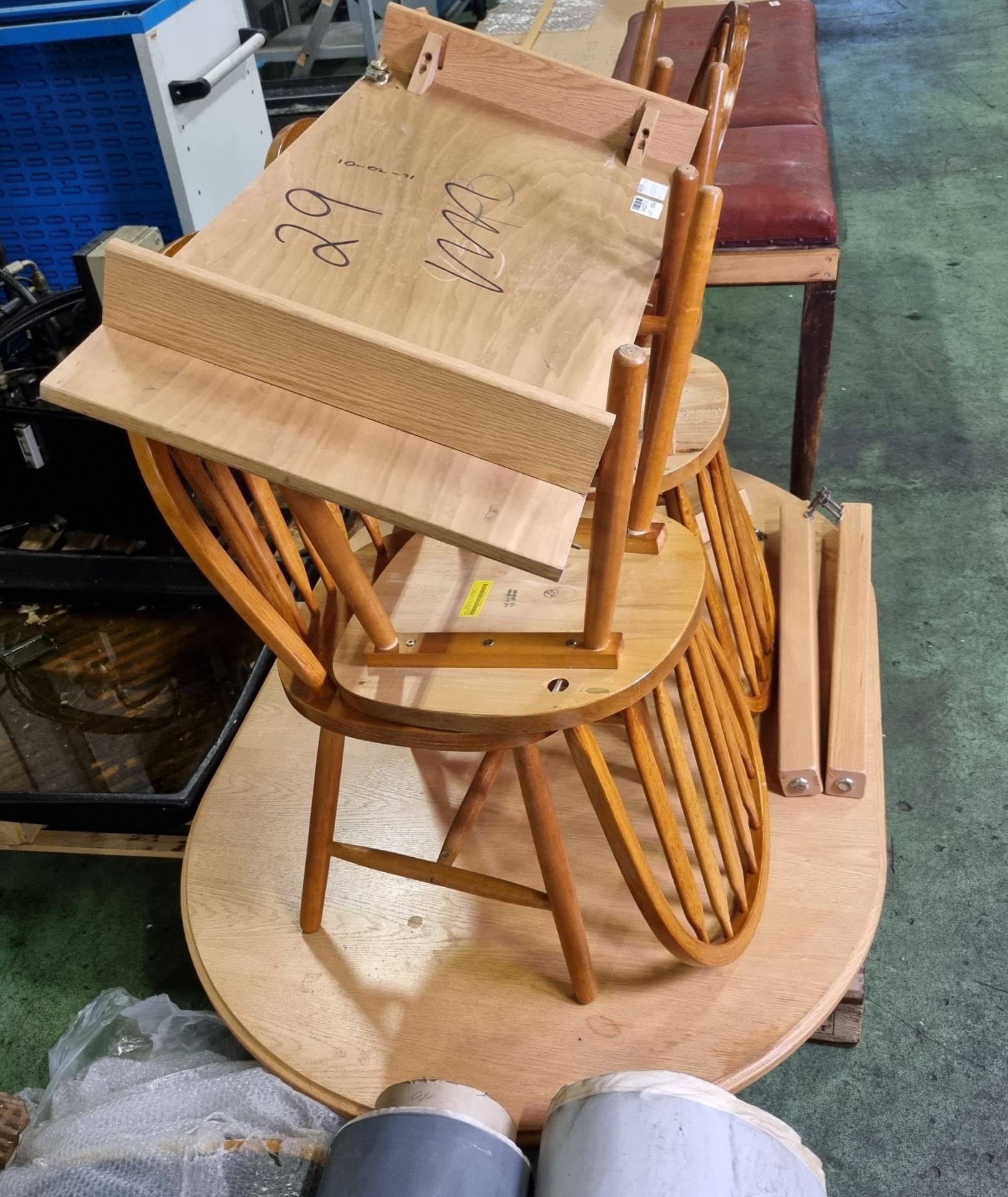 Wooden extending dining table and chairs - Image 3 of 3