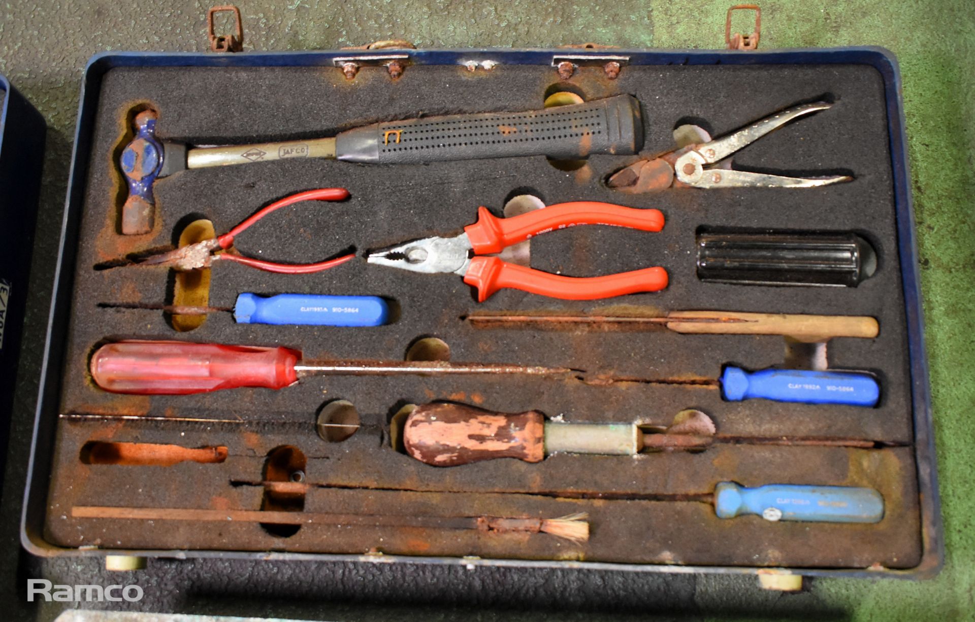 2x Multi piece tool kits in composite case - spanners, screwdrivers, allen keys, hammer and pliers - Bild 4 aus 7