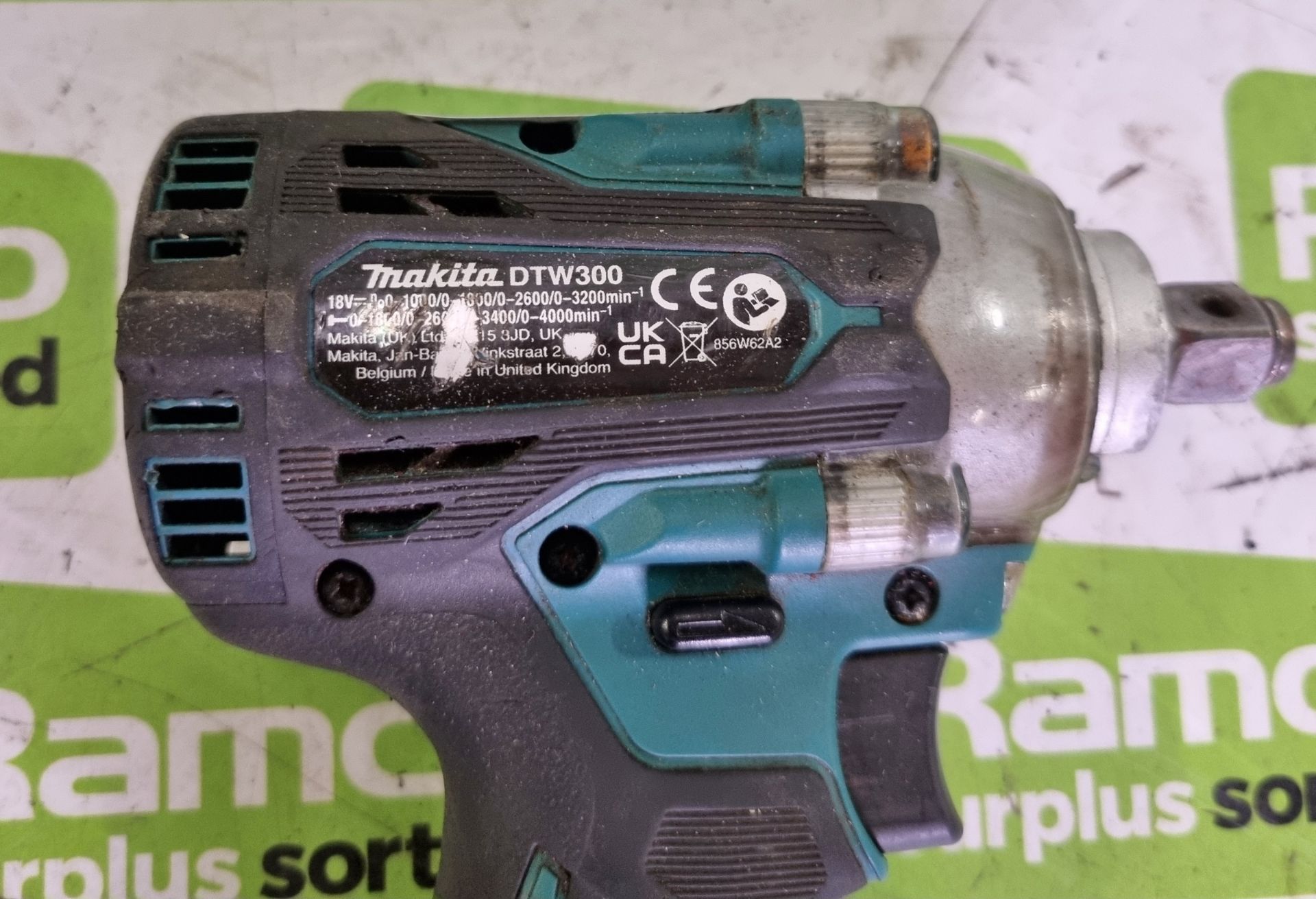 Makita DTW300 18V cordless impact wrench - 1/2 inch drive - NO BATTERY - Image 4 of 4