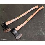 2x Carter's wooden handle axes - length: 900mm