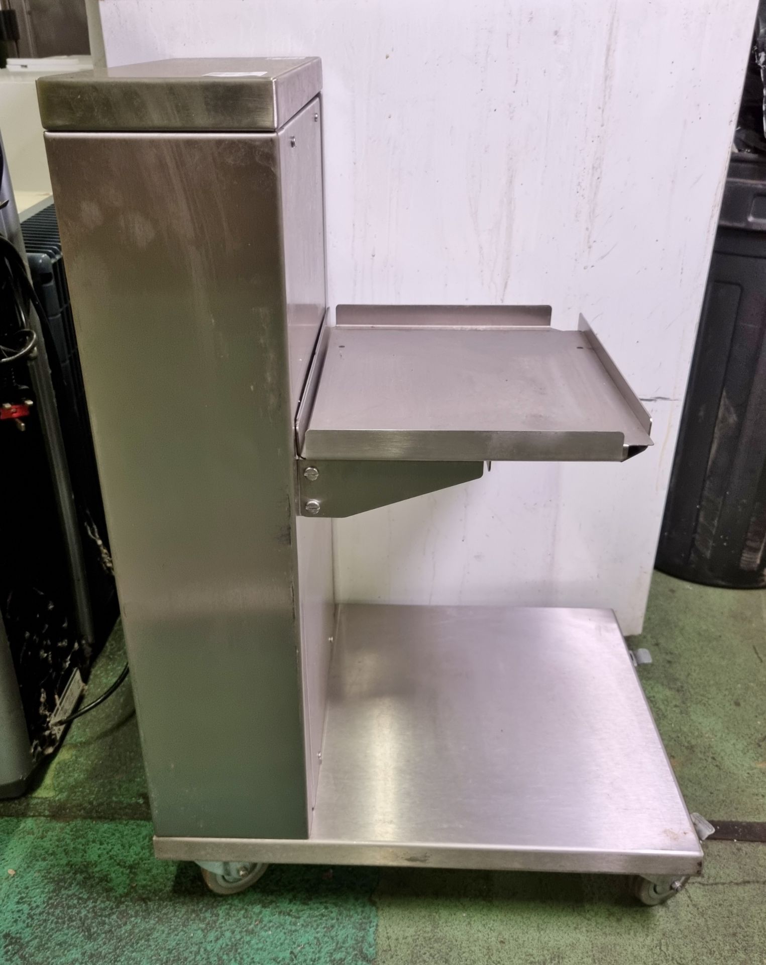 Stainless steel self leveling trolley - L 520 x W 400 x H 800mm - Image 3 of 3