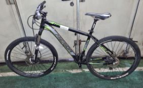 Merida Big Seven hardtail mountain bike - 3x10 Shimano drivetrain - Shimano hydraulic disc brakes