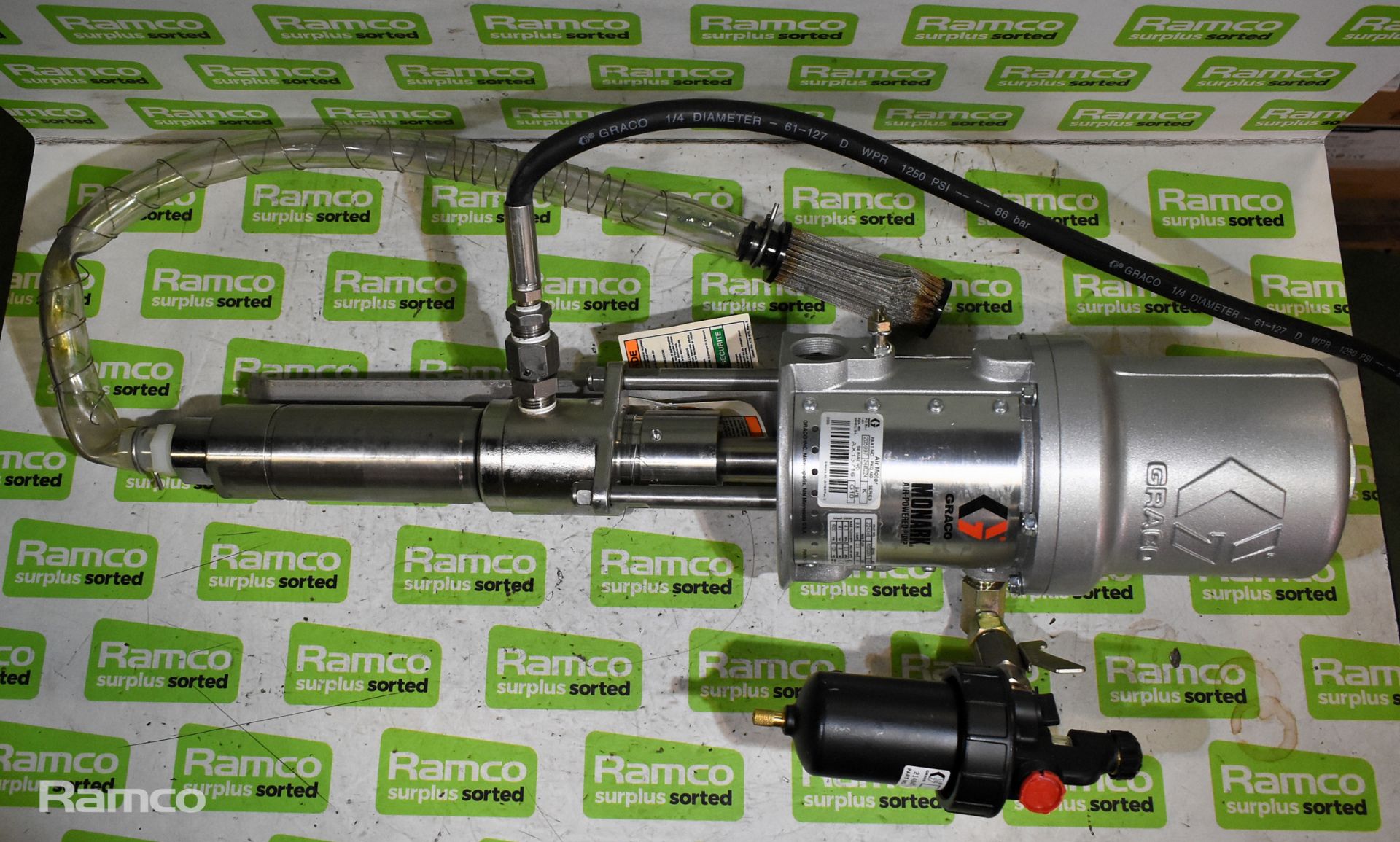 Graco Monark 205997 air powered drum pump with stainless steel Hydra-Clean spray gun - max flow: 9.5 - Image 2 of 8