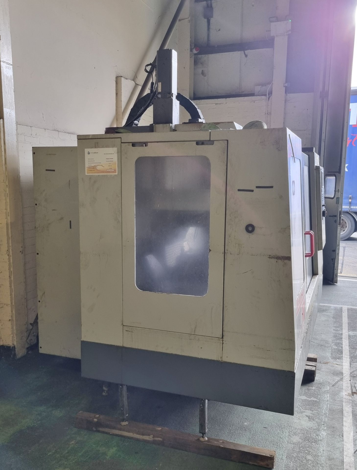 Bridgeport VMC 760 CNC vertical machining centre with work bench and swarf skip - Serial No: 20363 - Image 7 of 27