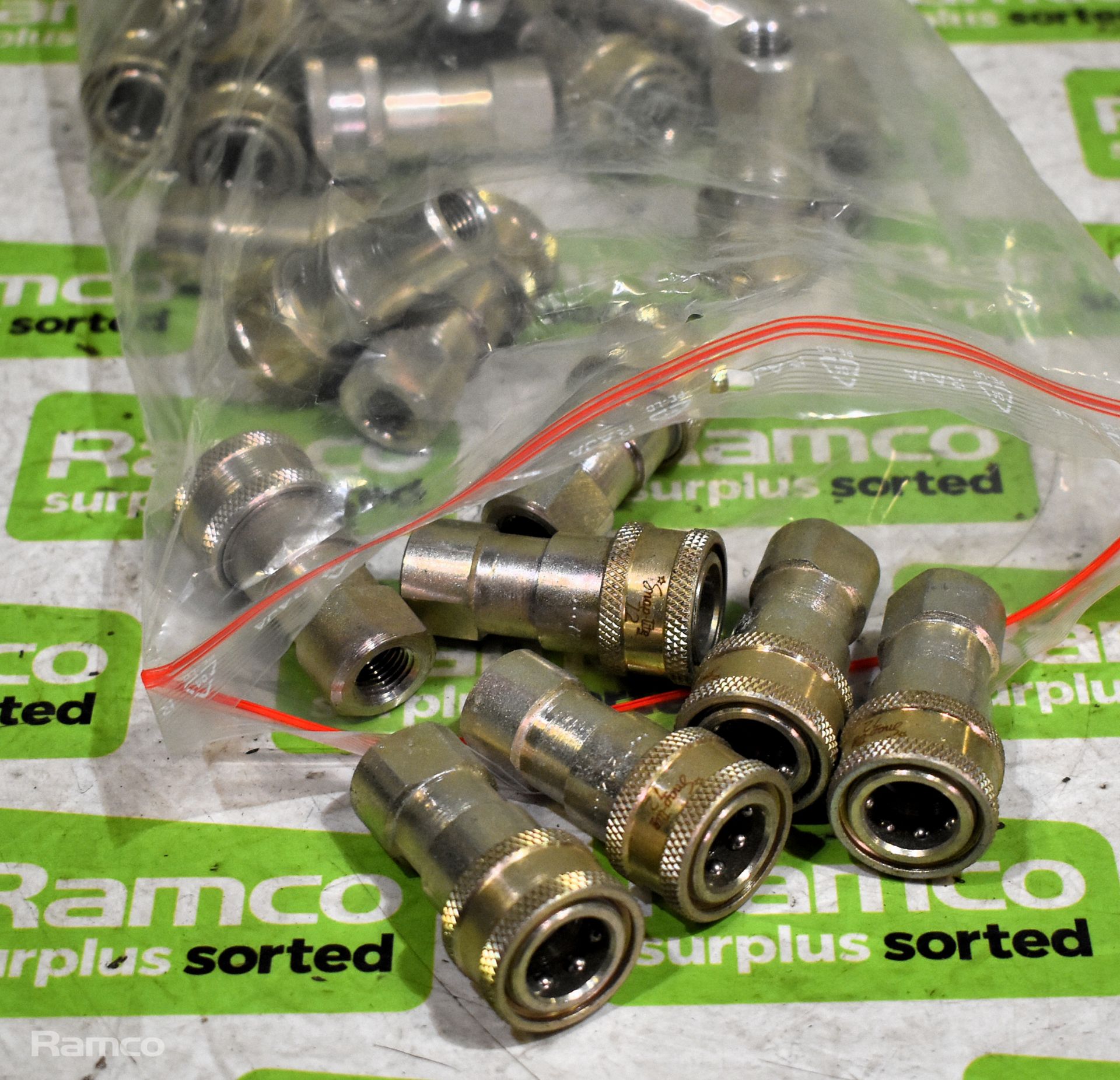 Box of couplers - assorted sizes, Box of assorted air fittings - Image 8 of 10