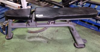Padded adjustable incline bench - W 1340 x D 870 x H 440 mm