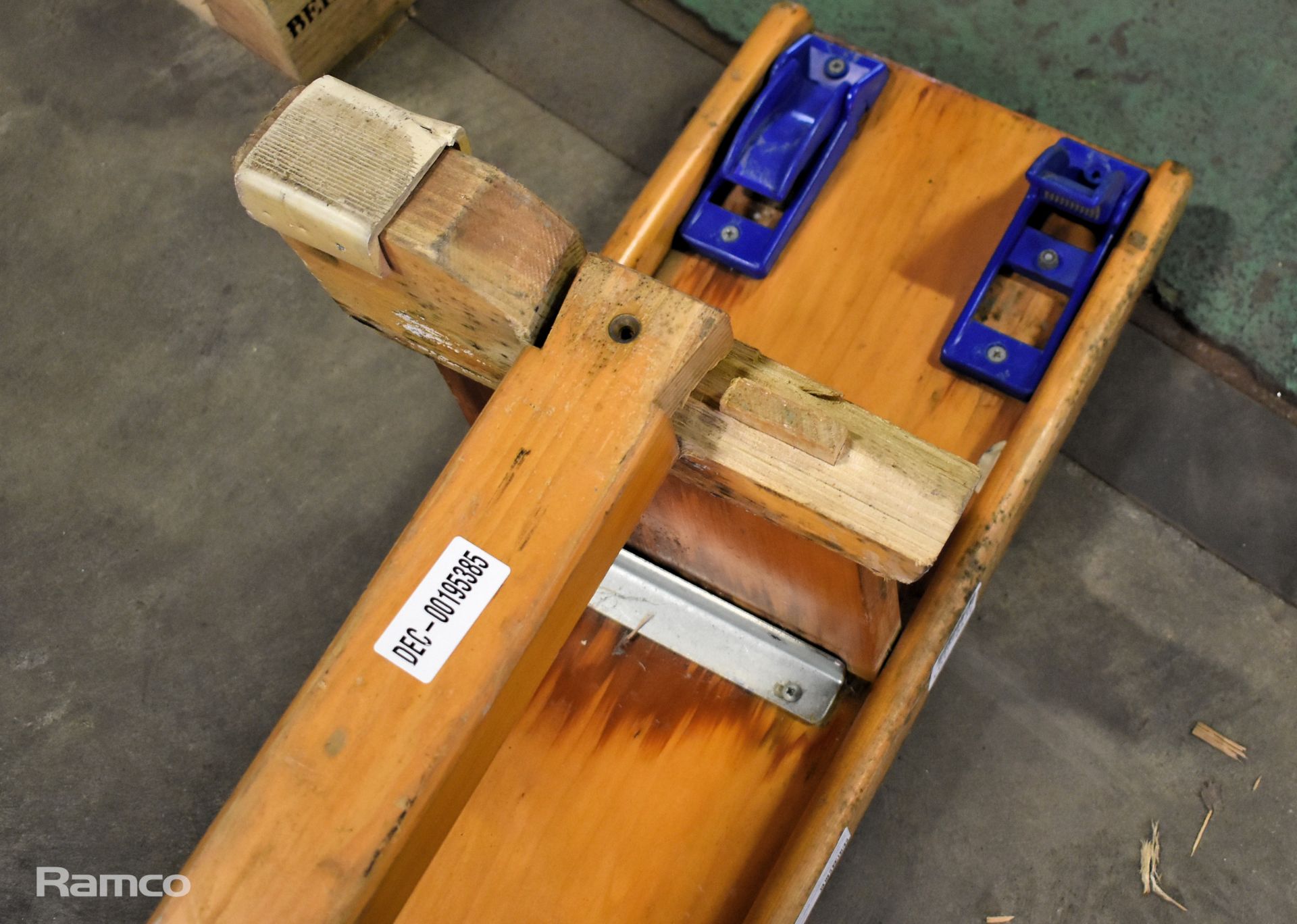 Traditional wooden gym bench - broken leg - L 340 cm - Image 5 of 5