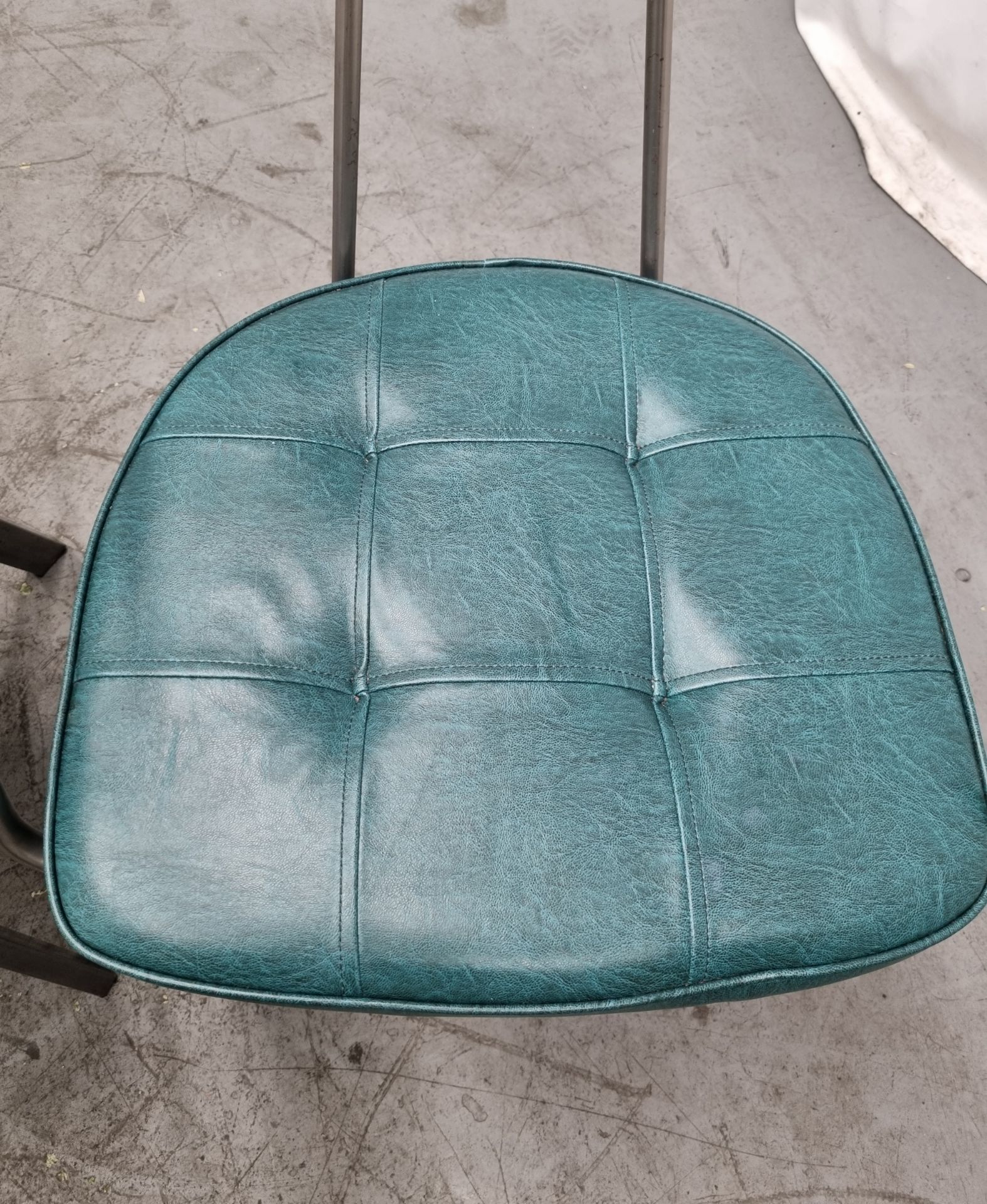 4x Industrial green leather restaurant chairs - L 550 x W 600 x H 80cm - Image 7 of 13