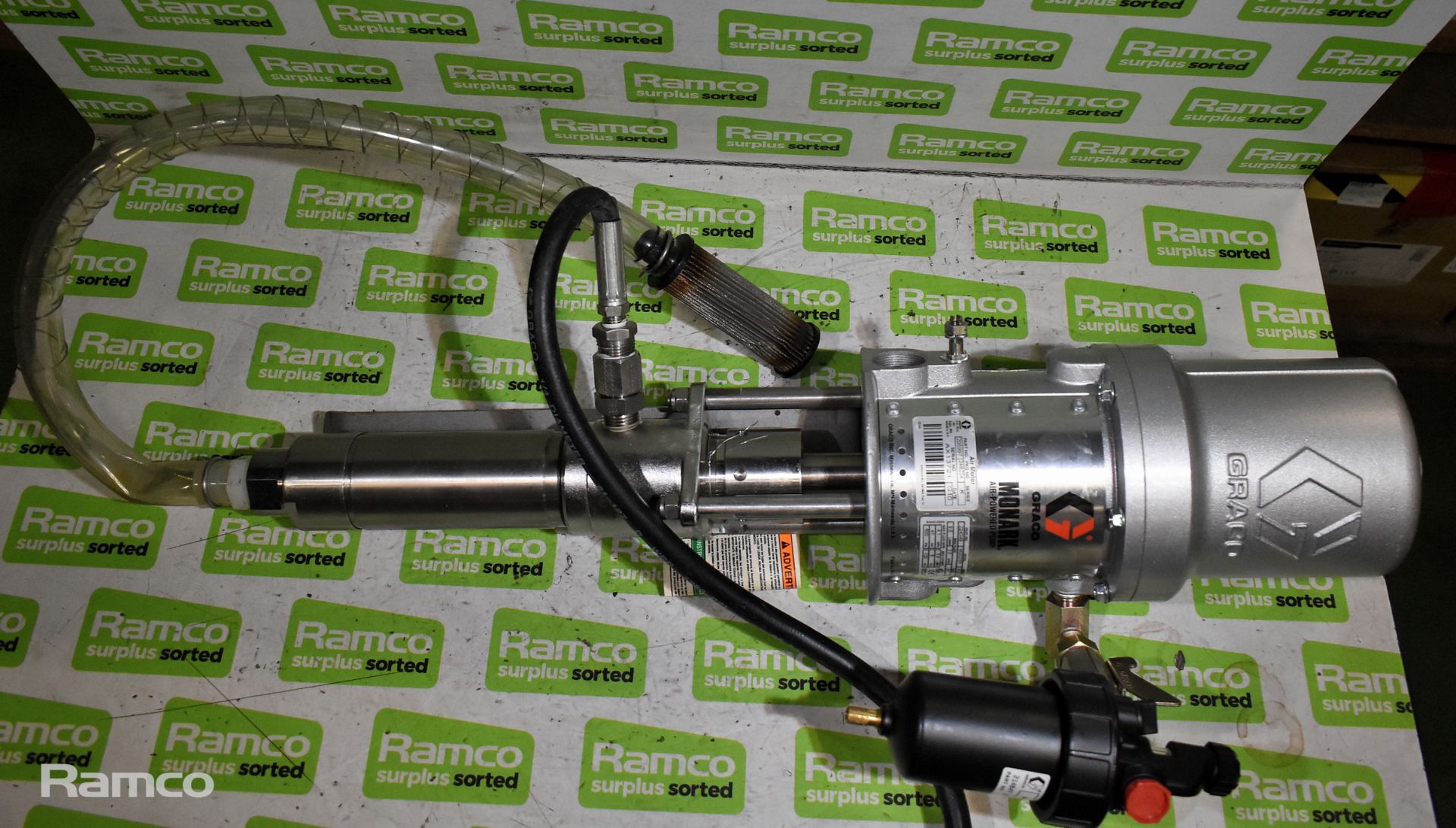 Graco Monark 205997 air powered drum pump with stainless steel Hydra-Clean spray gun - max flow: 9.5 - Image 2 of 5