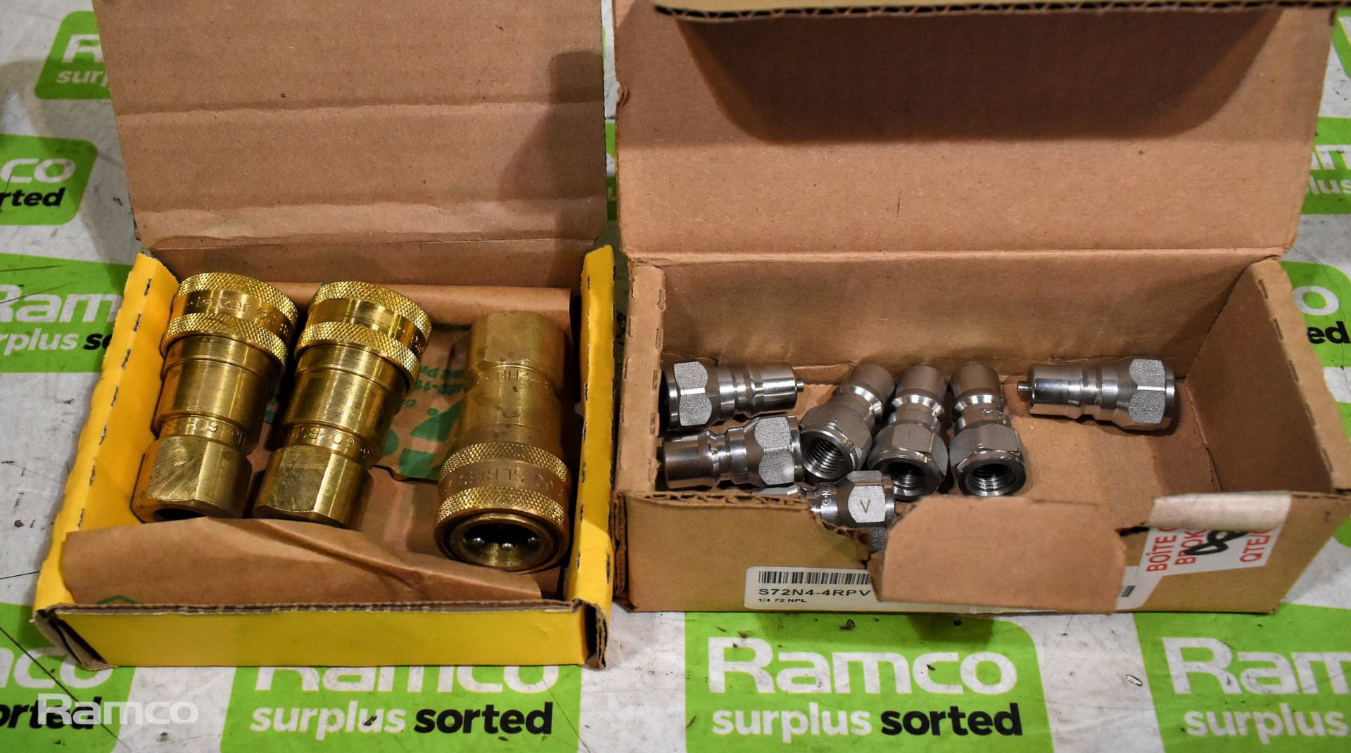 Box of couplers - assorted sizes, Box of assorted air fittings - Image 10 of 10