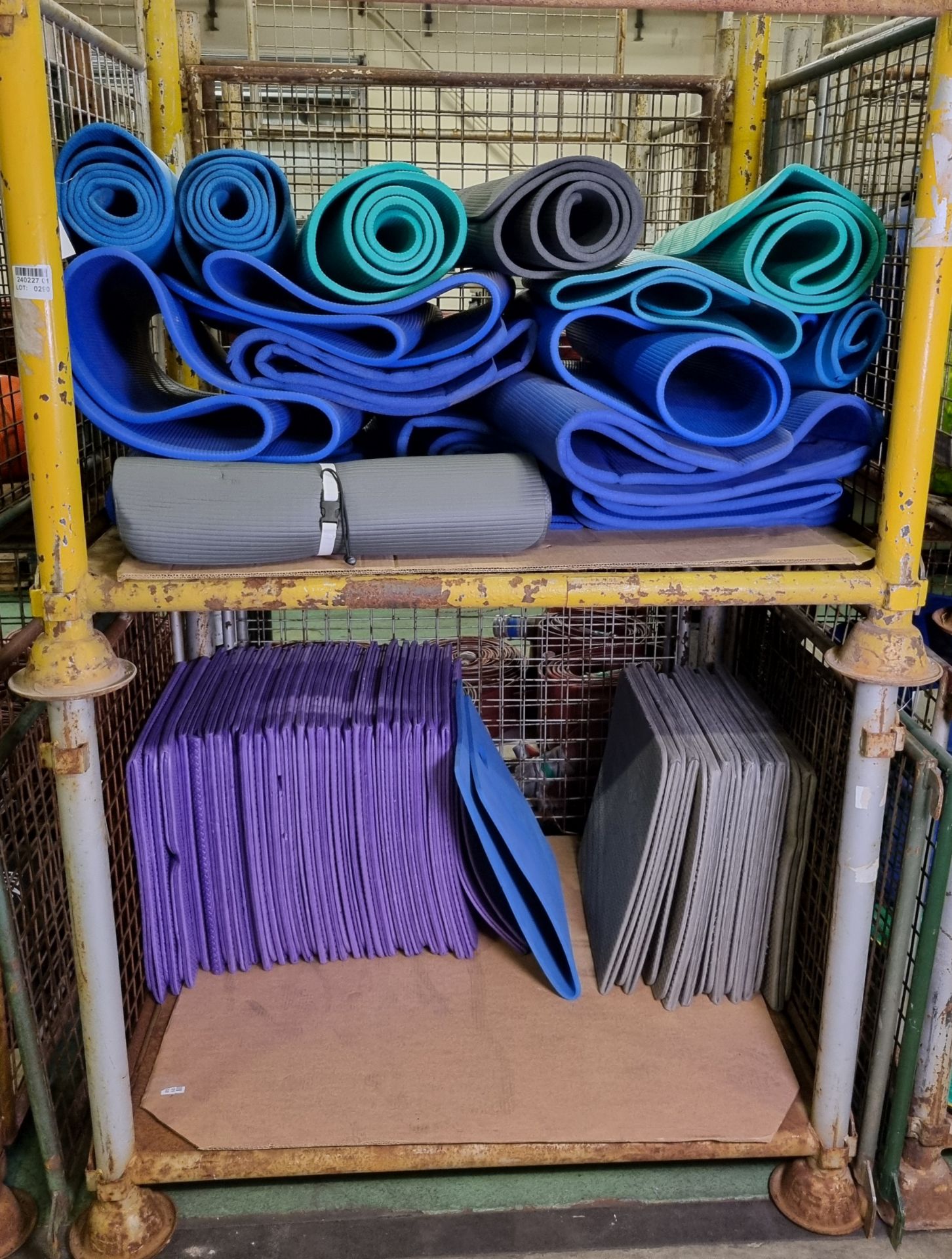 35x folding yoga mats, 17x roll-up yoga mats mixed colours and lengths