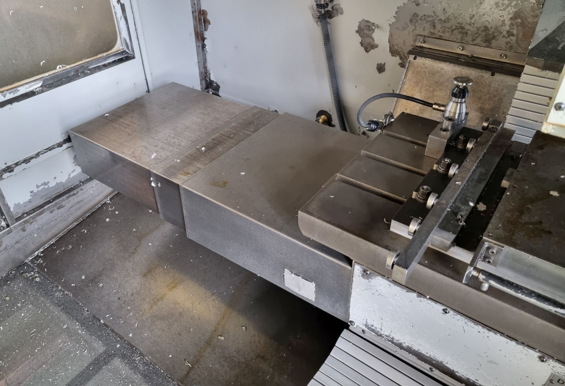 Bridgeport VMC 760 CNC vertical machining centre with work bench and swarf skip - Serial No: 20363 - Image 17 of 27