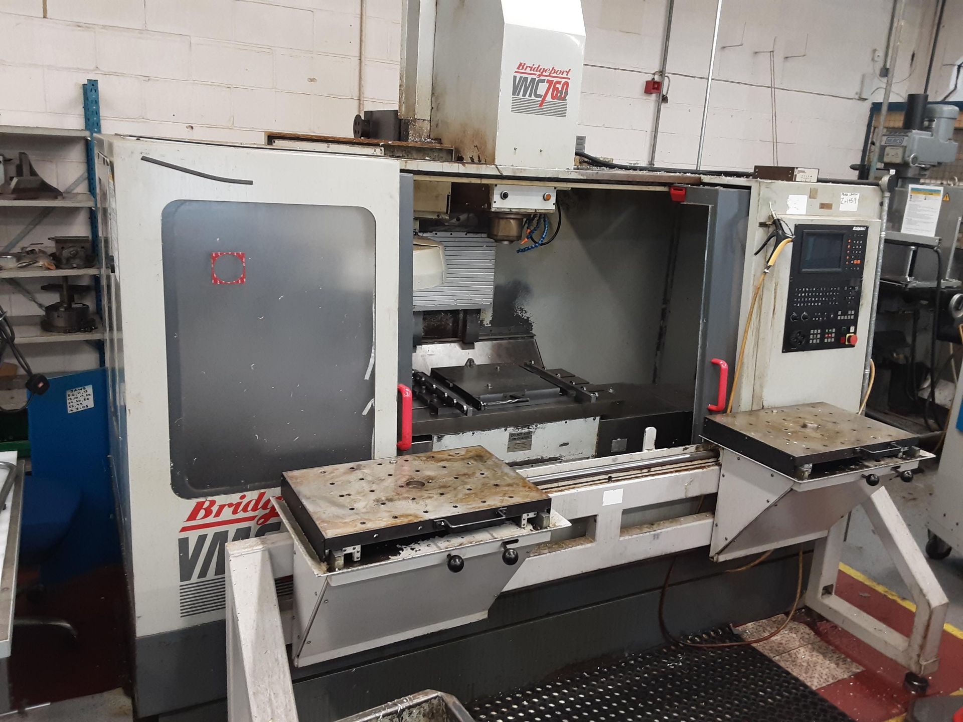 Bridgeport VMC 760 CNC vertical machining centre with work bench and swarf skip - Serial No: 20363 - Image 3 of 27
