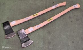 2x Carters wooden handle axes - length: 900mm