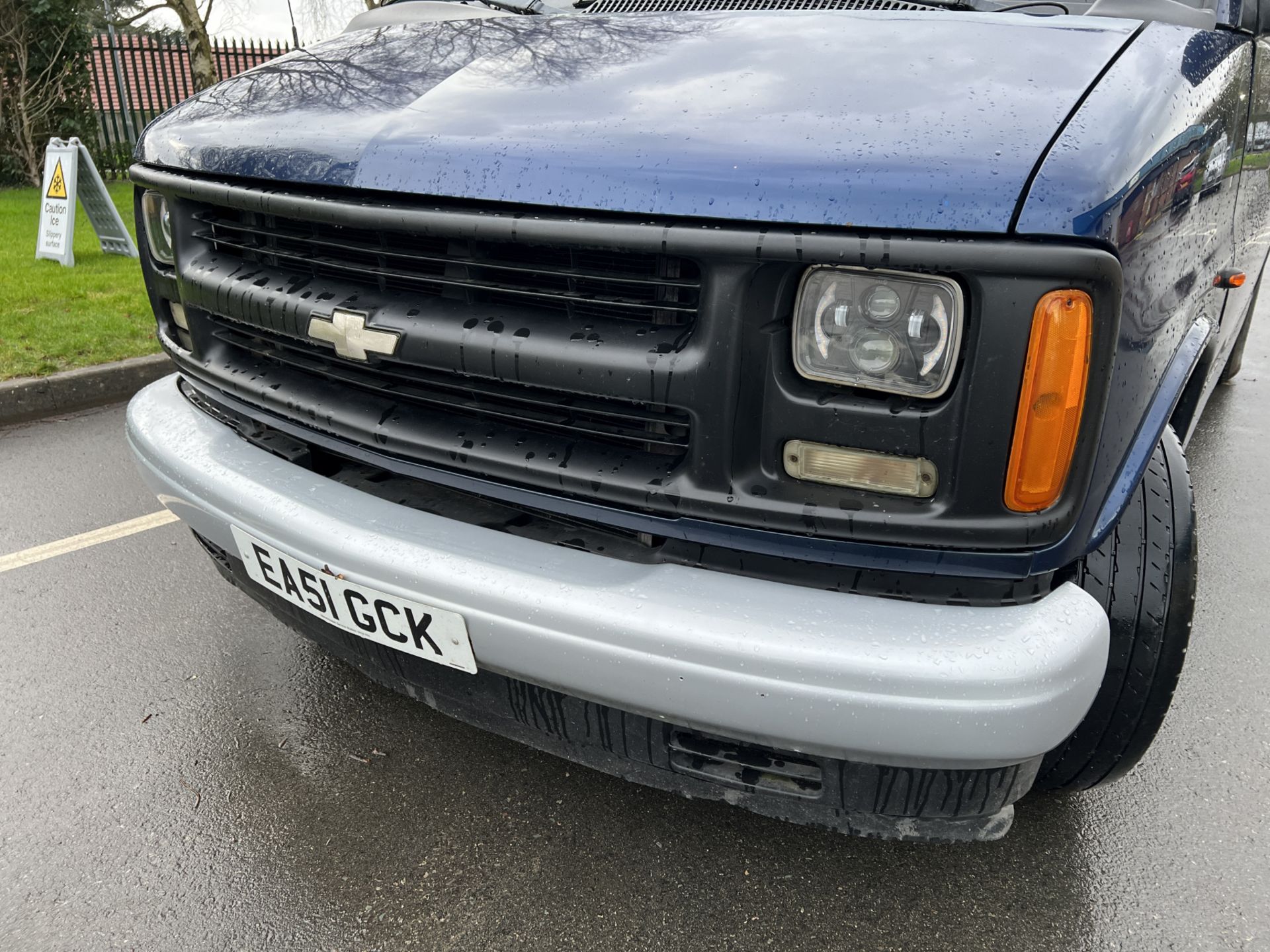 2002 Chevrolet express - blue - 5.0 v8 4l60e transmission - petrol - 97,009 miles - long MOT - Image 7 of 28