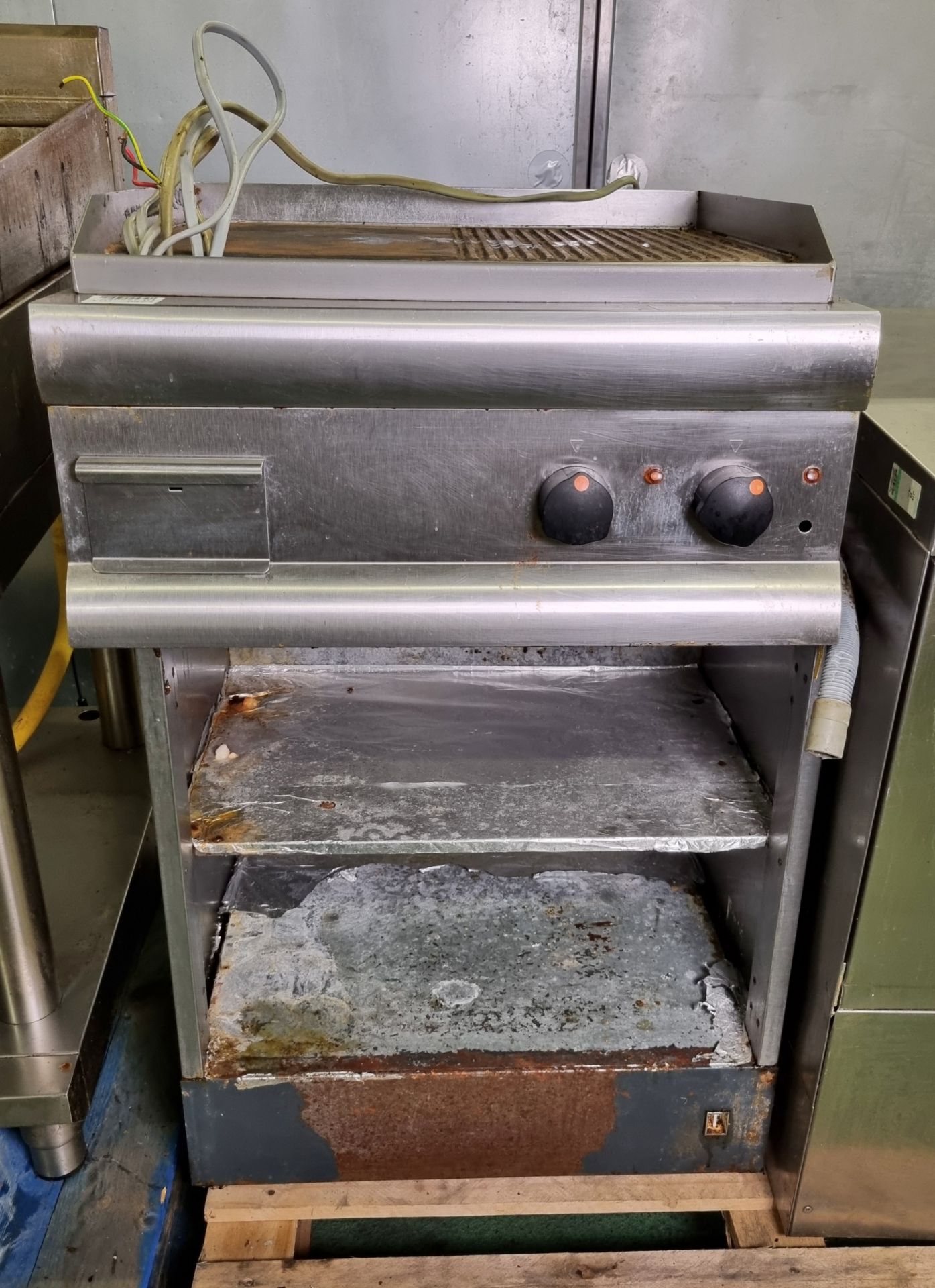 Lincat electric griddle with stand - W 600 x D 600 x H 950 mm