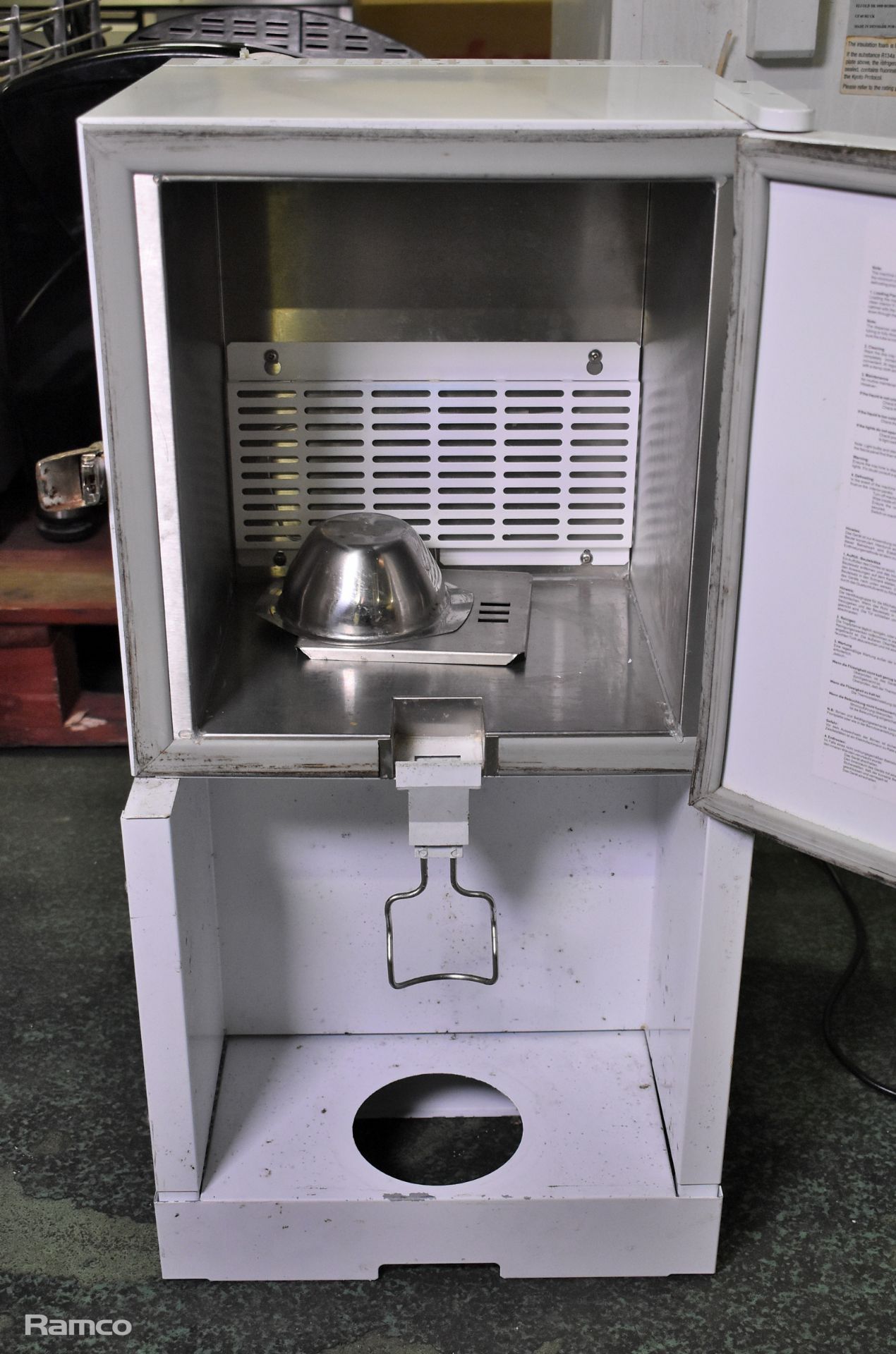 Autonumis UGC-1 13 ltr milk chiller - W 370 x D 400 x H 730 mm - Image 2 of 7