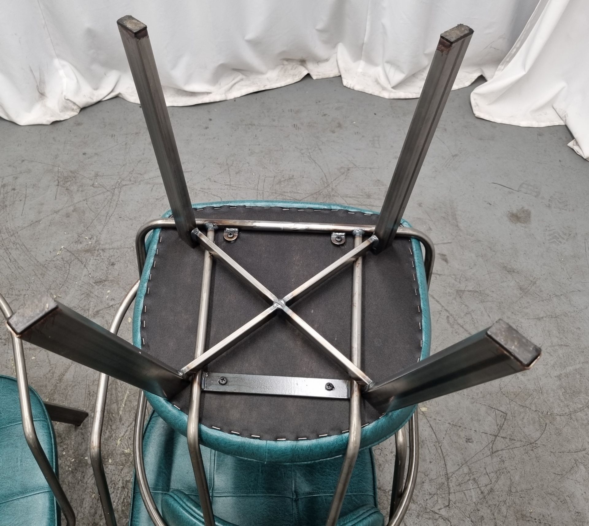 4x Industrial green leather restaurant chairs - L 550 x W 600 x H 80cm - Image 7 of 11
