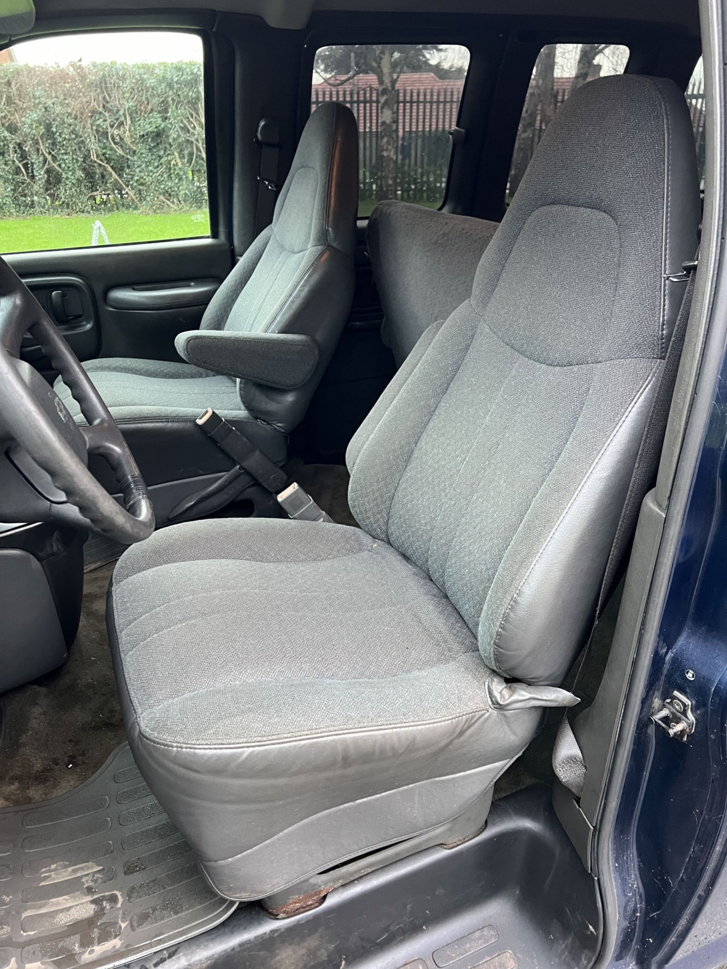 2002 Chevrolet express - blue - 5.0 v8 4l60e transmission - petrol - 97,009 miles - long MOT - Image 14 of 28