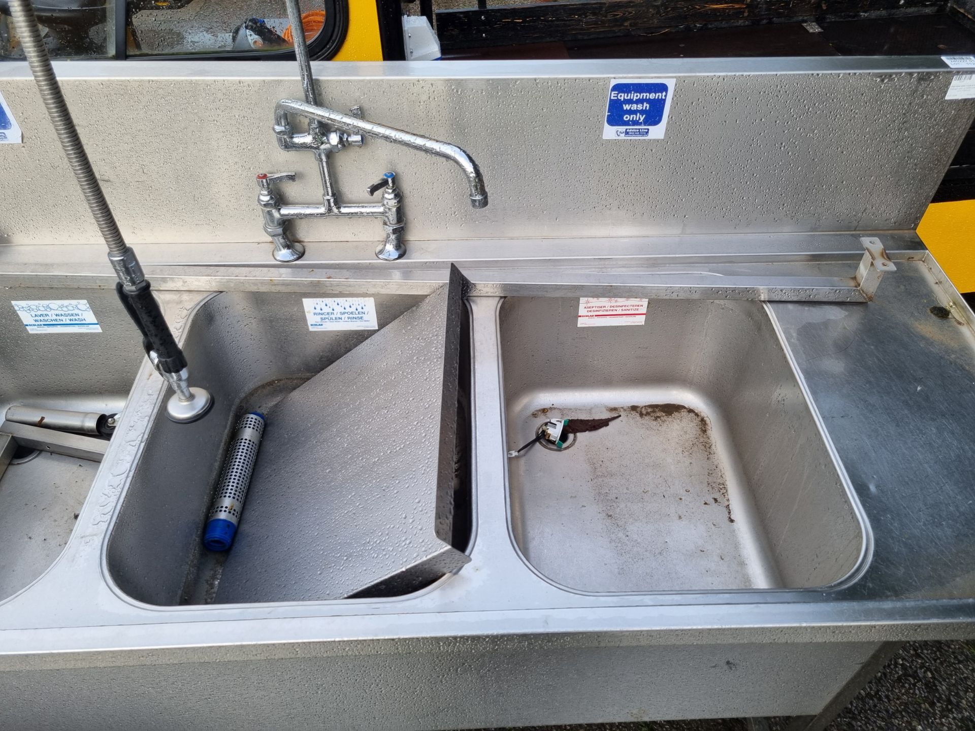 Stainless steel triple sink pass through unit - L 1950 x W 800 x H 1190mm - Bild 3 aus 5