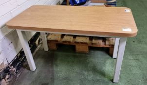 Small metal framed table with wooden top - L 920 x W 460 x H 520mm