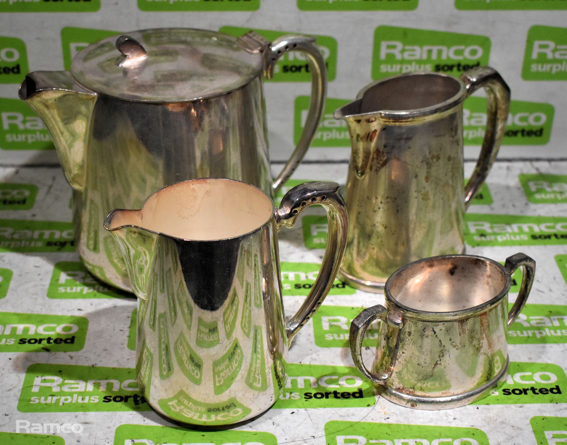28x EPNS 3 pint teapots, 11x EPNS Milk jugs - 1/2 pint, 3x EPNS Sugar bowls - Bild 2 aus 5