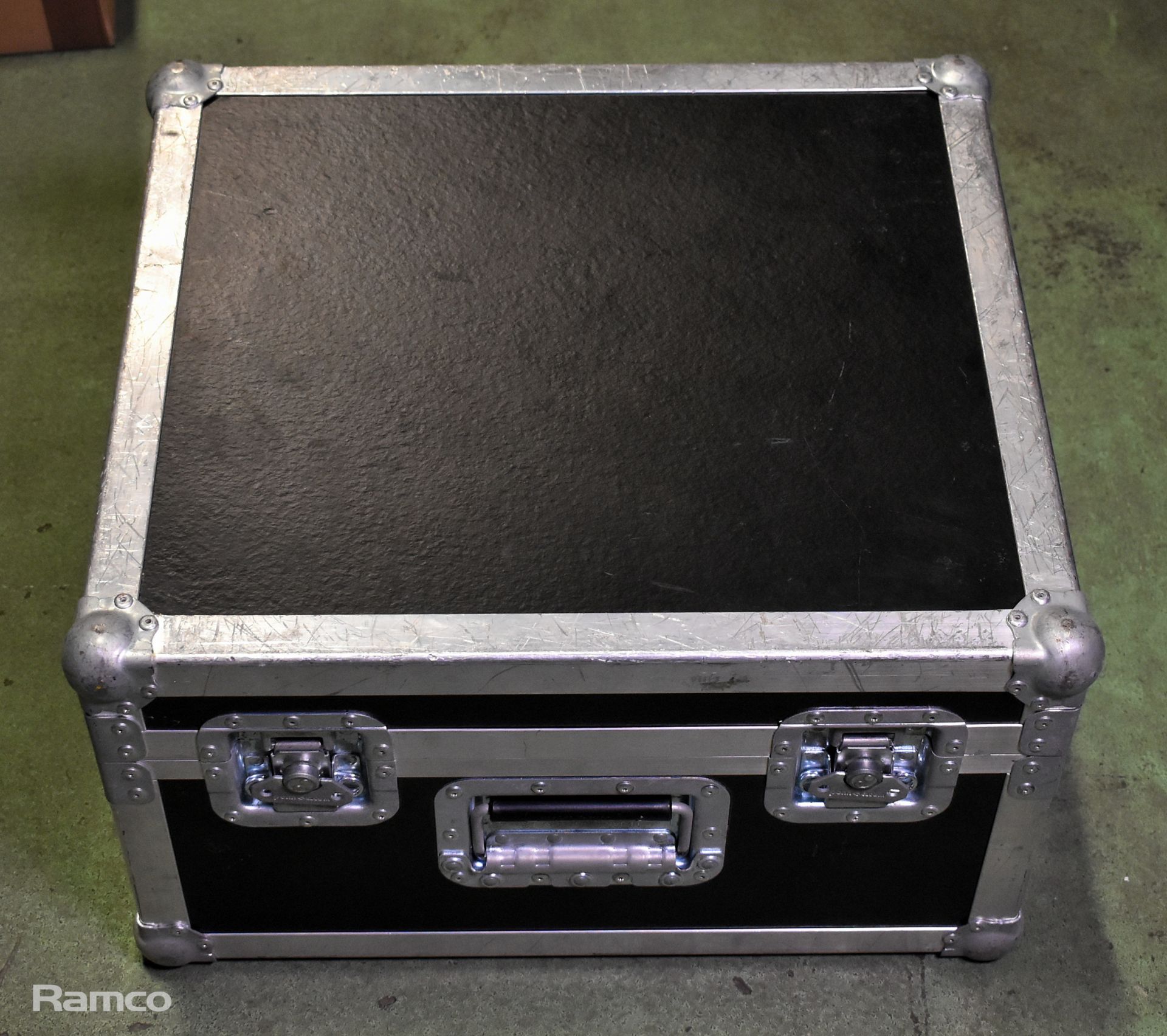 Avolites quartz flightcase - NO CONSOLE - Image 3 of 4