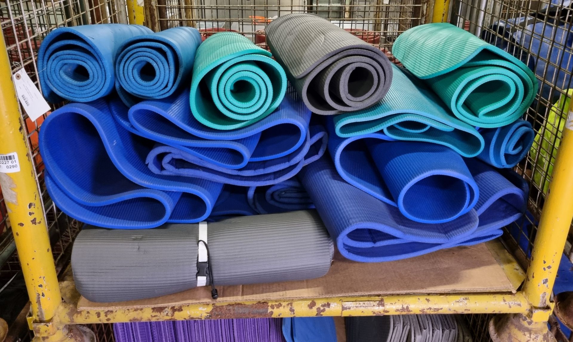 35x folding yoga mats, 17x roll-up yoga mats mixed colours and lengths - Image 3 of 5