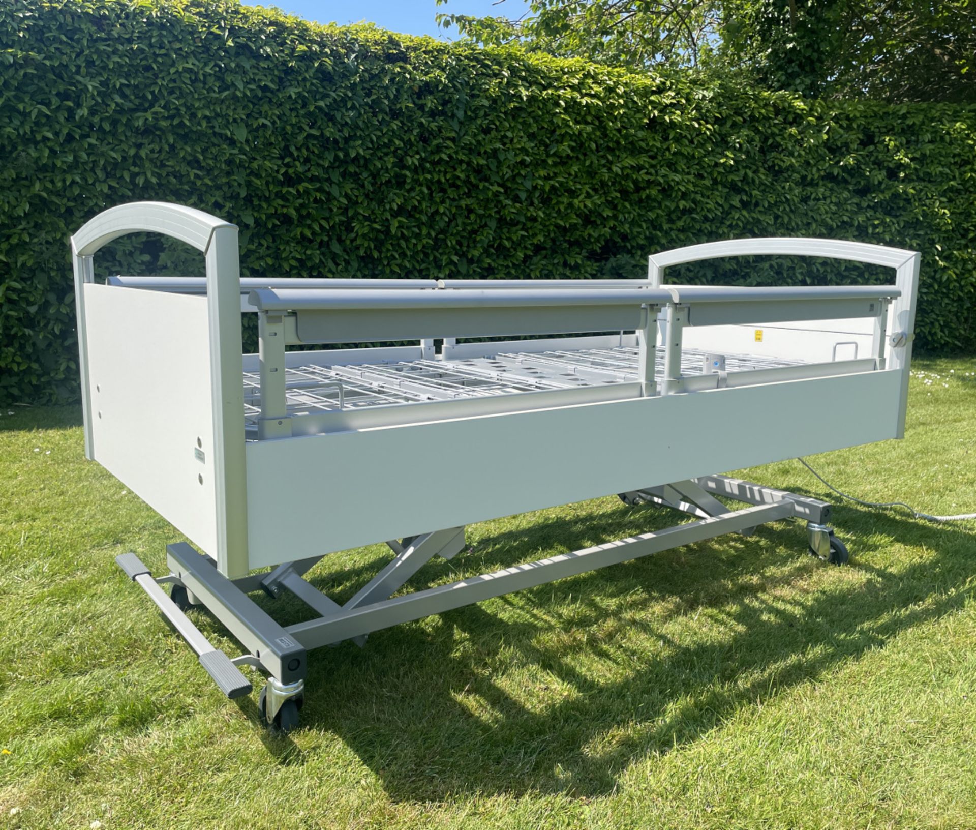 8x Wissner-Bosserhoff Sentida 6 hospital beds with Herida Argyll II dynamic airflow mattress