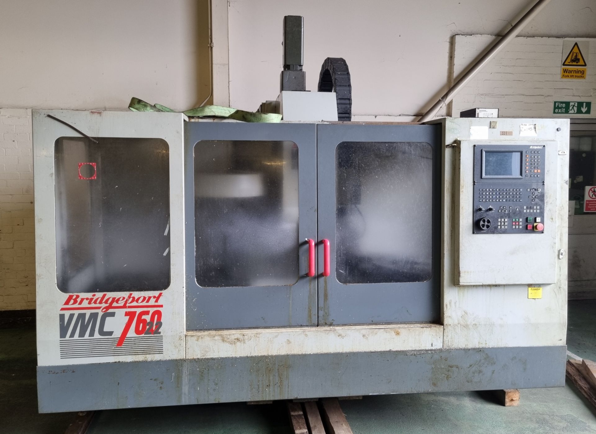 Bridgeport VMC 760 CNC vertical machining centre with work bench and swarf skip - Serial No: 20363 - Bild 2 aus 27