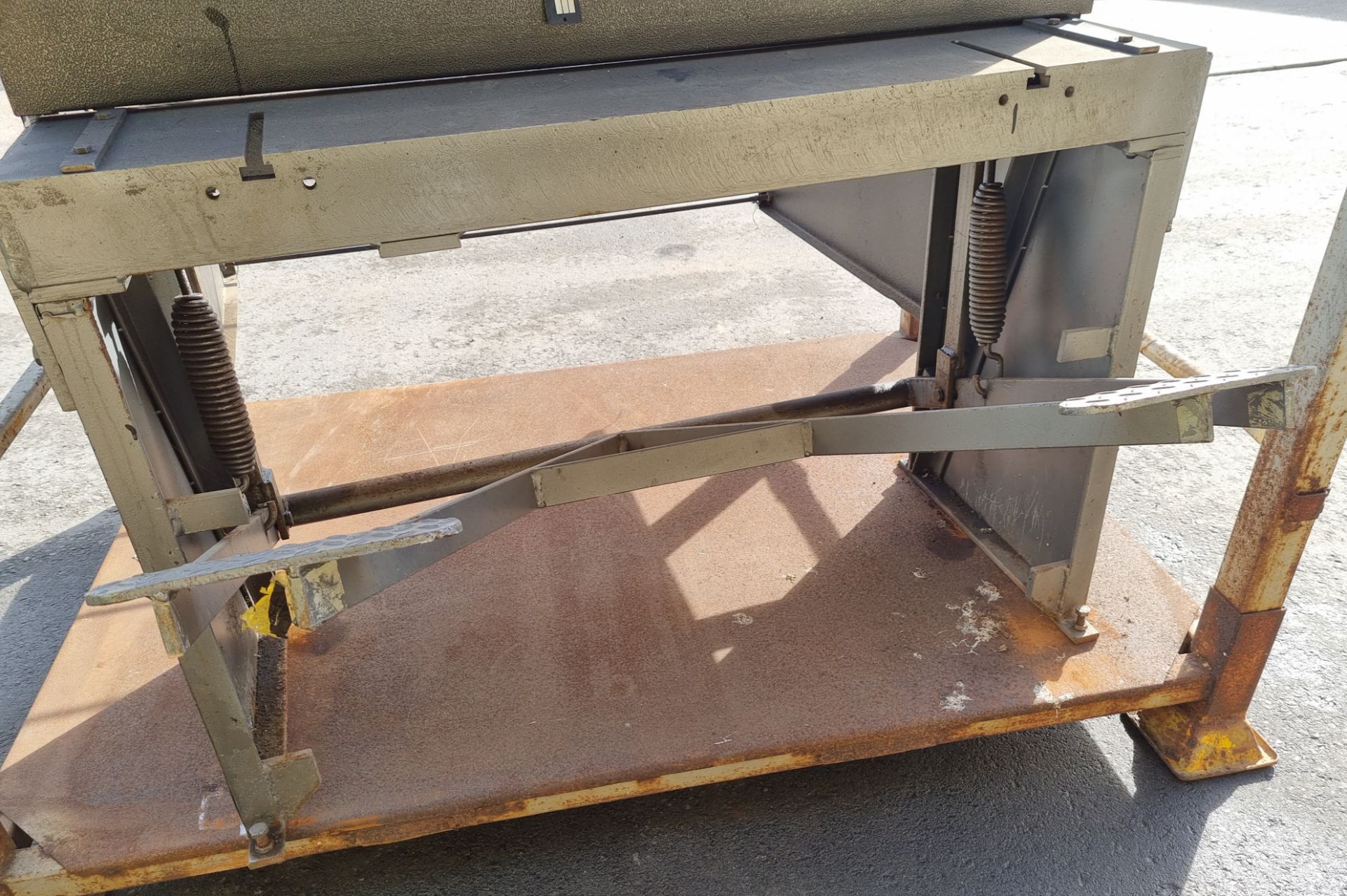 Waltons UTG/40/16 Sheet metal shearing machine - Cap SWG 16 - L 1550 x W 1240 x H 1180mm - comes wit - Image 3 of 10