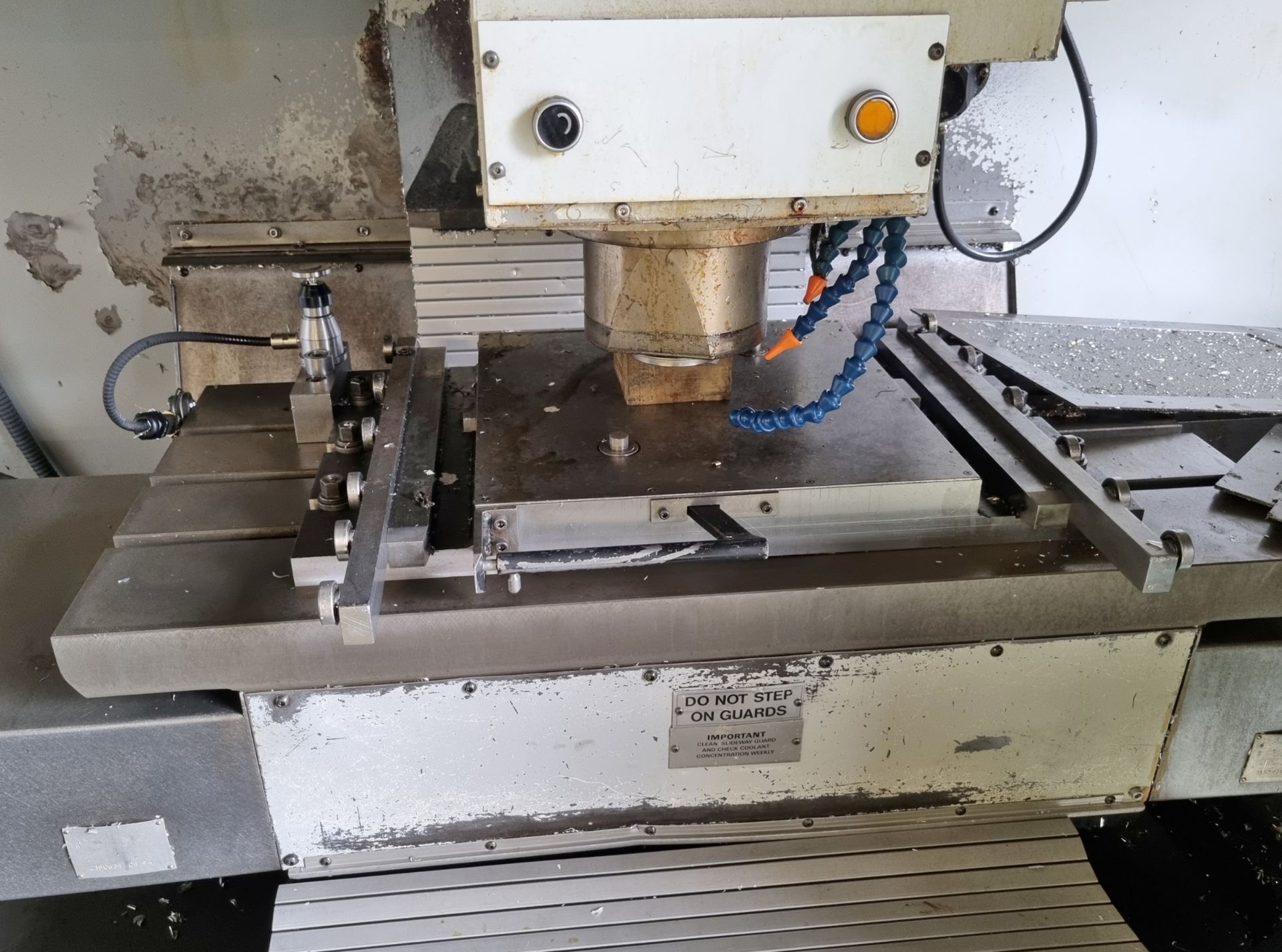 Bridgeport VMC 760 CNC vertical machining centre with work bench and swarf skip - Serial No: 20363 - Image 14 of 27