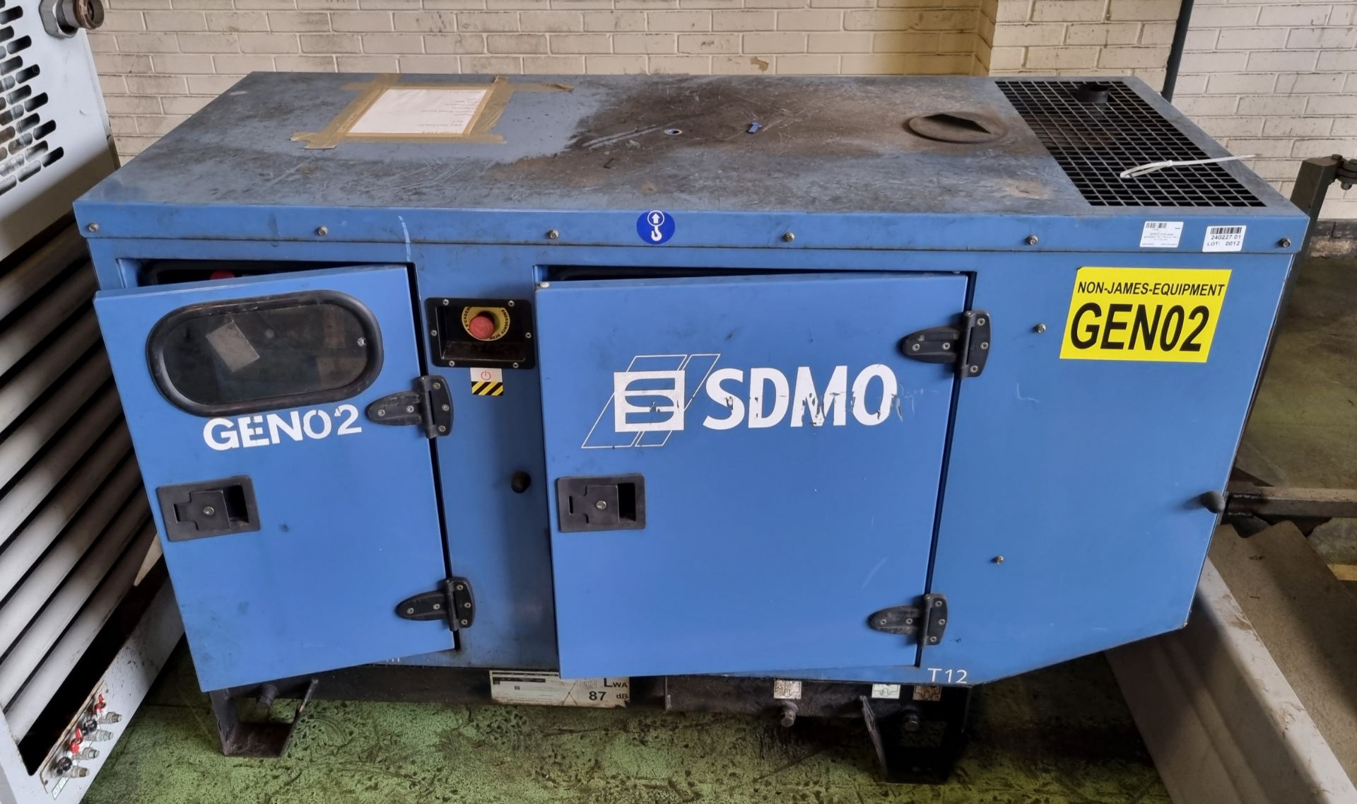 SDMO T12KM 2008 diesel generator - W 1750 x D 740 x H 1170 mm - Bild 2 aus 18