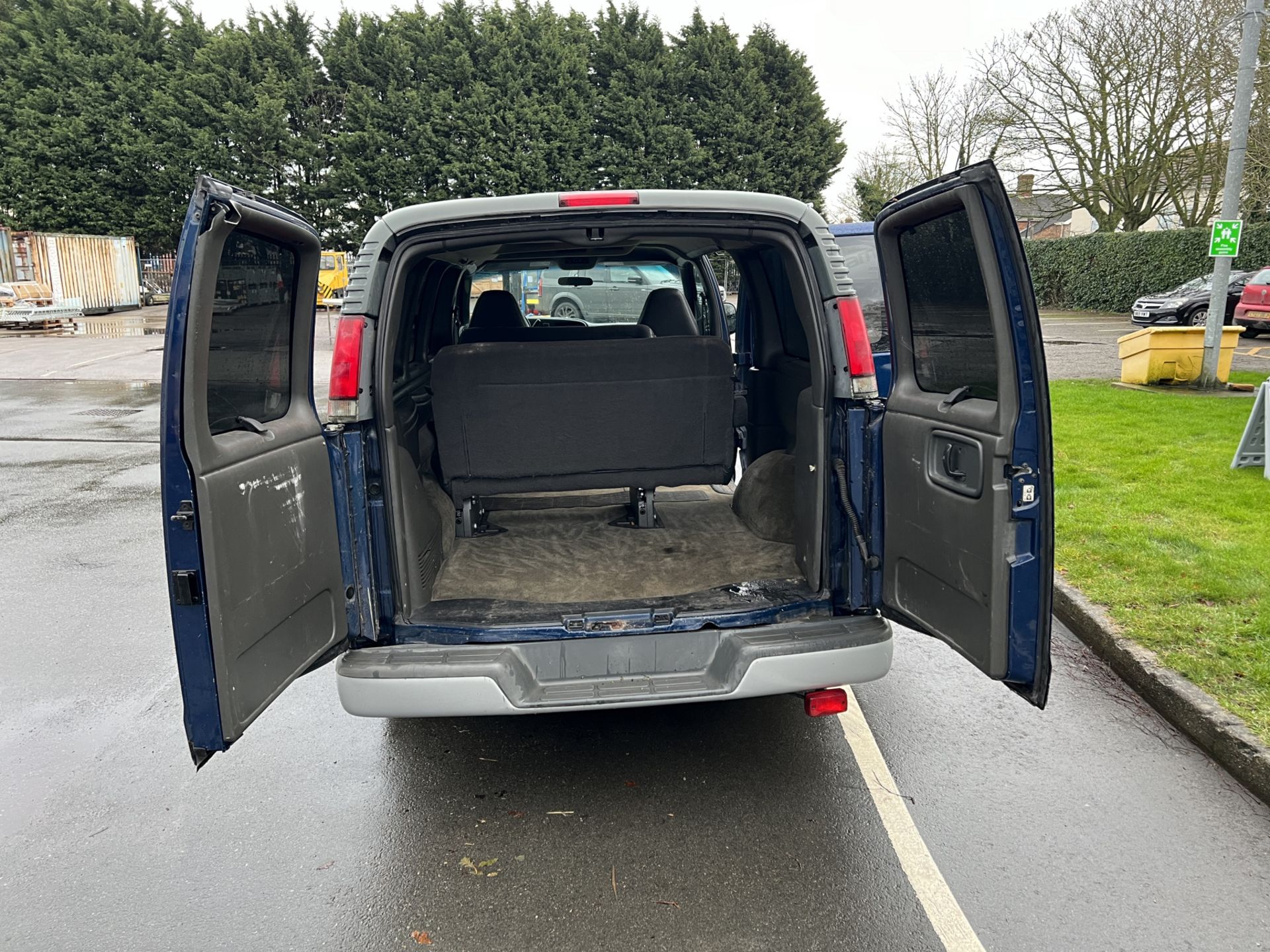 2002 Chevrolet express - blue - 5.0 v8 4l60e transmission - petrol - 97,009 miles - long MOT - Image 22 of 28