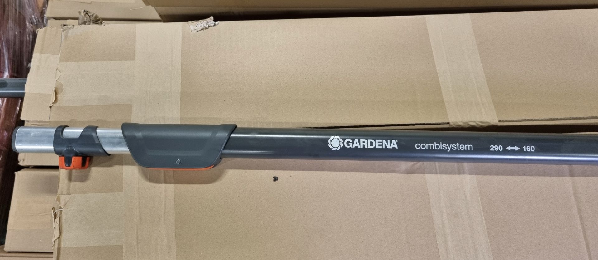 40x Gardena combisystem 210 - 390cm telescopic handles, 72x Gardena combisystem 160 - 290cm handles - Image 3 of 6